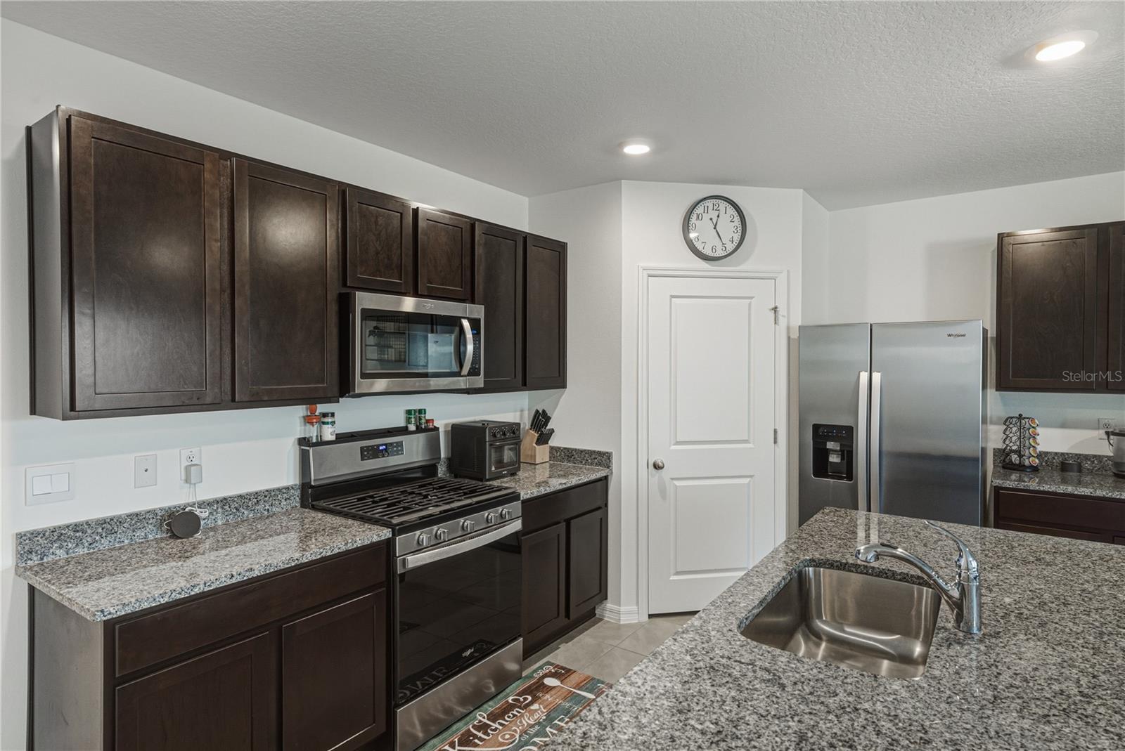 2741 GARDINER LN — photo 12