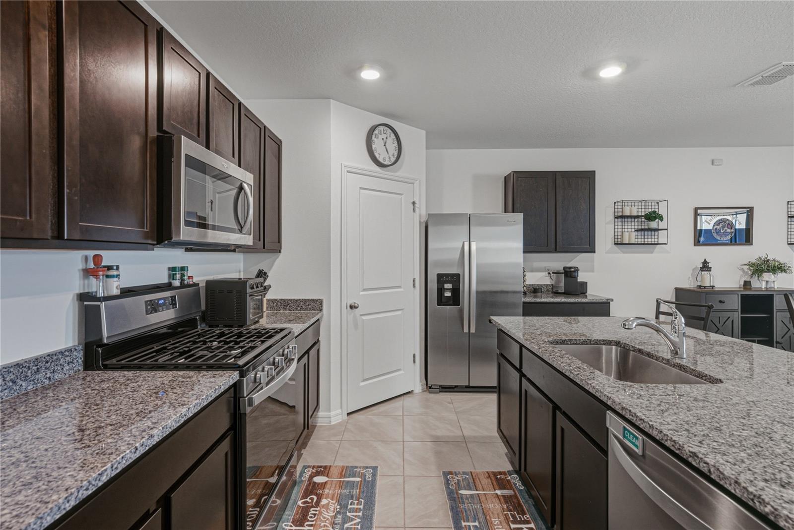 2741 GARDINER LN — photo 13