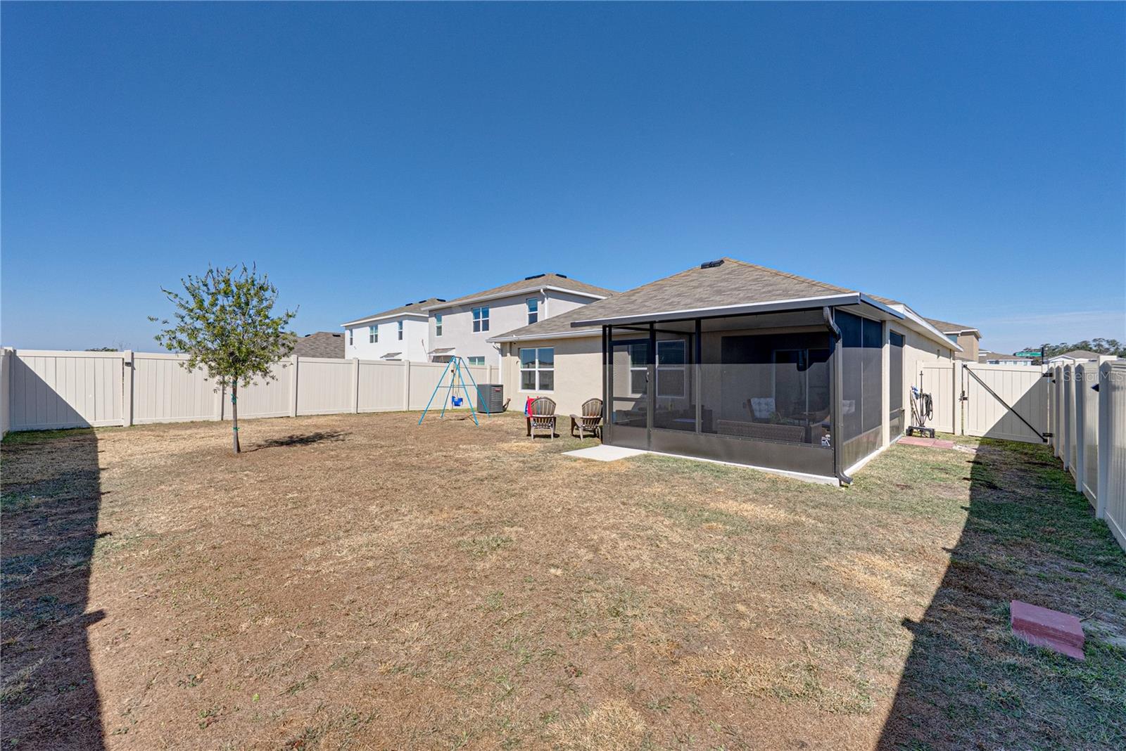 2741 GARDINER LN — photo 35