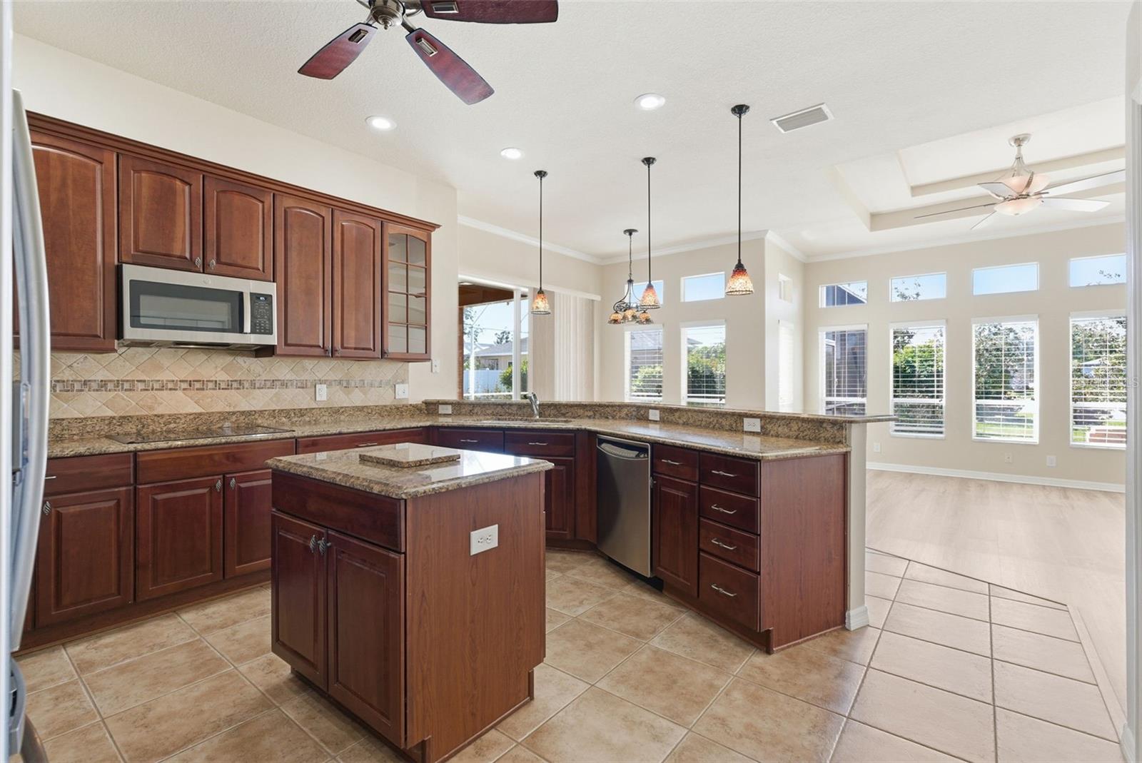 915 VISTA VERDE LN — photo 9