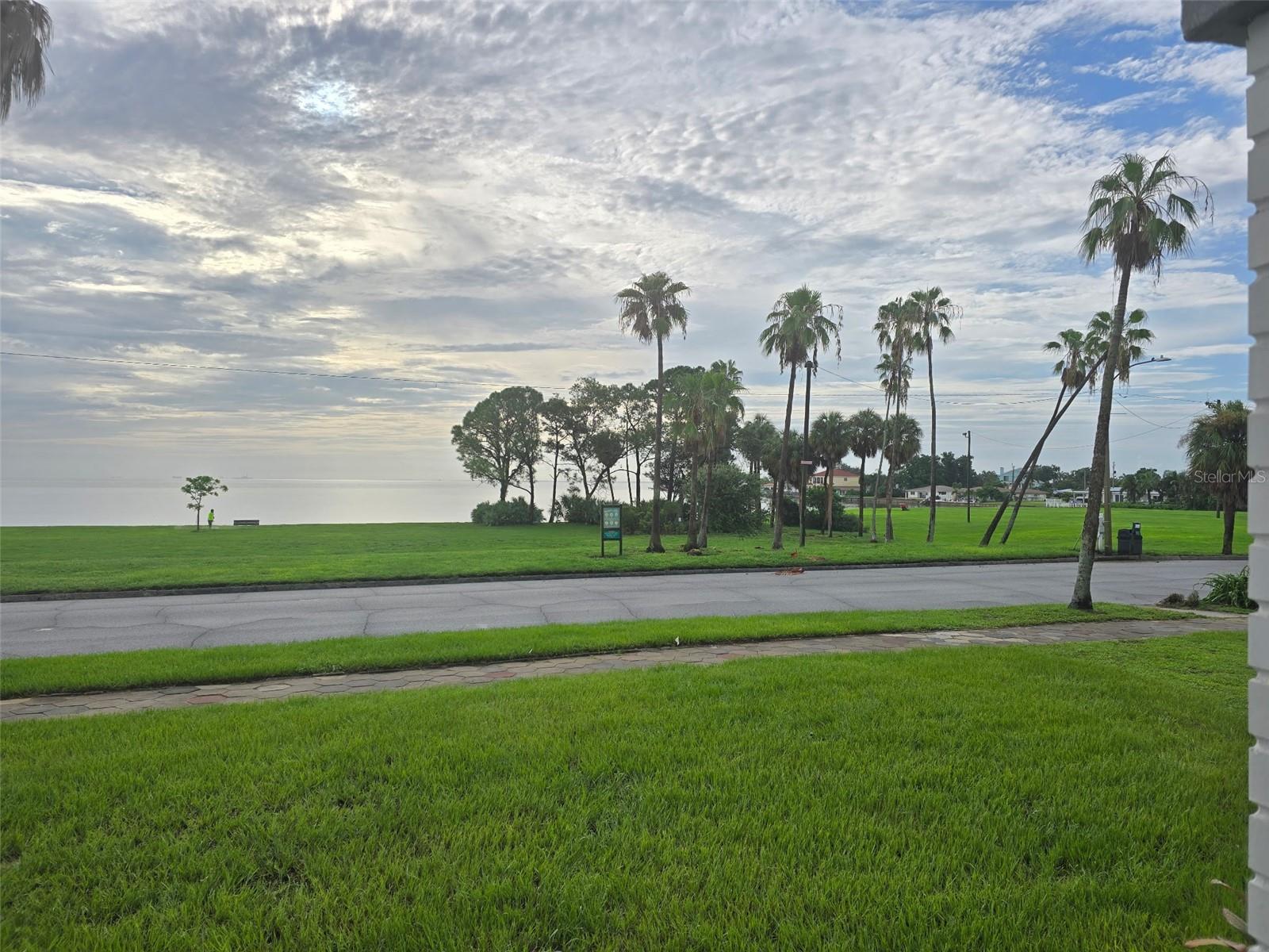 2041 BEACH DR SE — photo 2