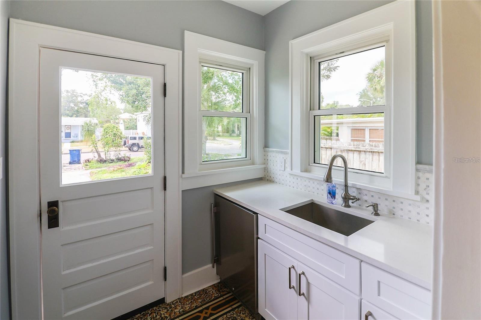 2041 BEACH DR SE — photo 30