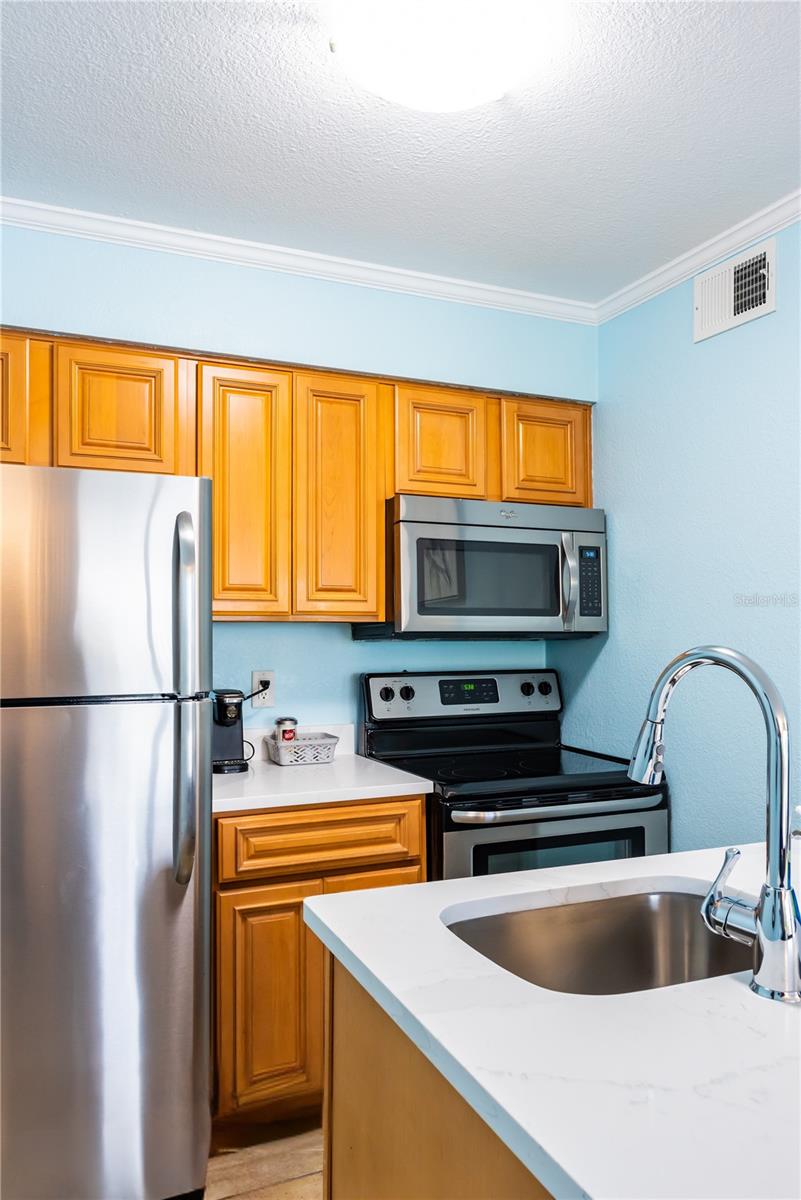 2506 N ROCKY POINT DR #275 — photo 11