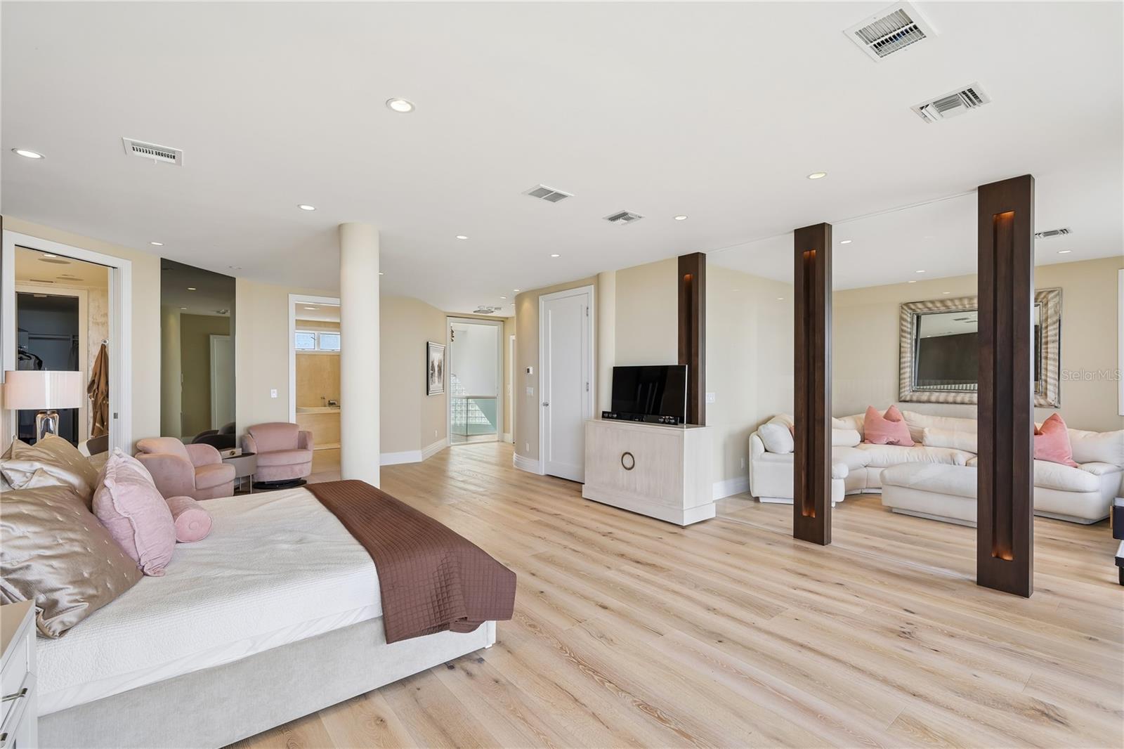648 BEACH RD — photo 25