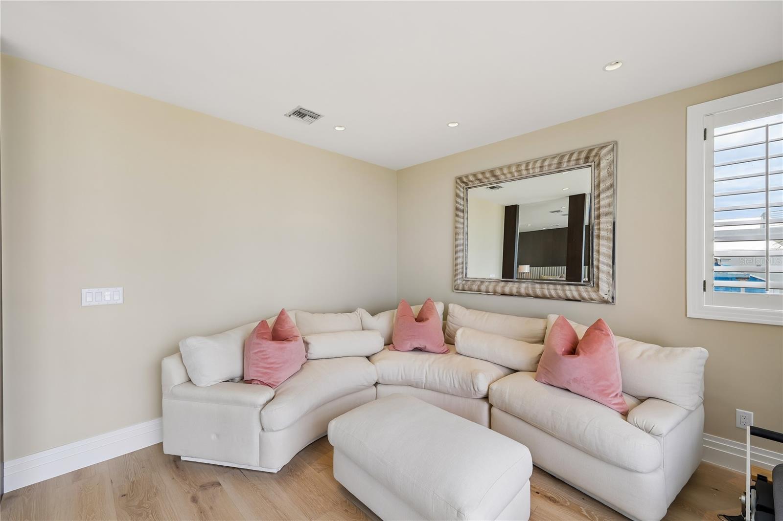 648 BEACH RD — photo 24