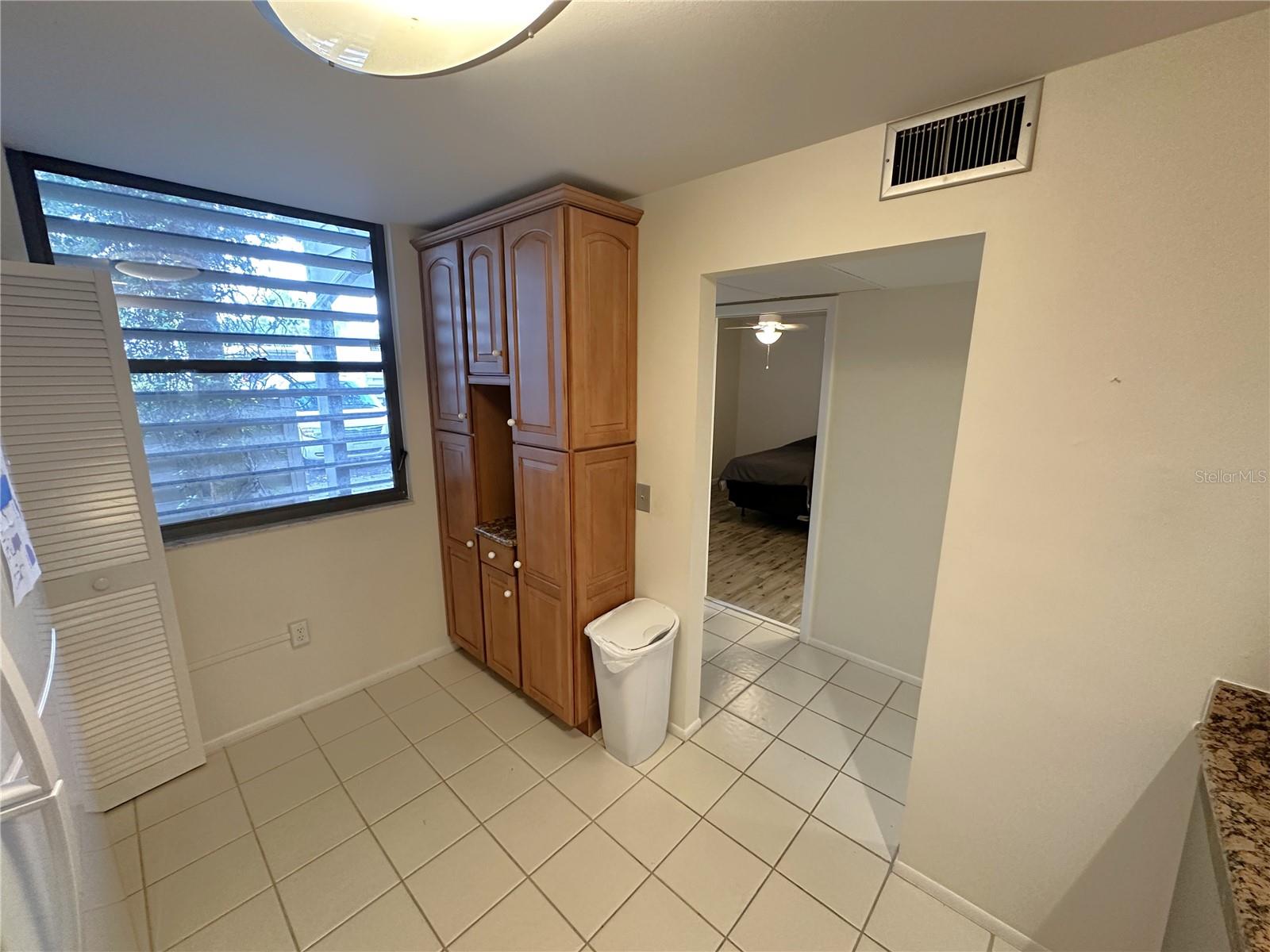 645 WOODLAWN DR — photo 4