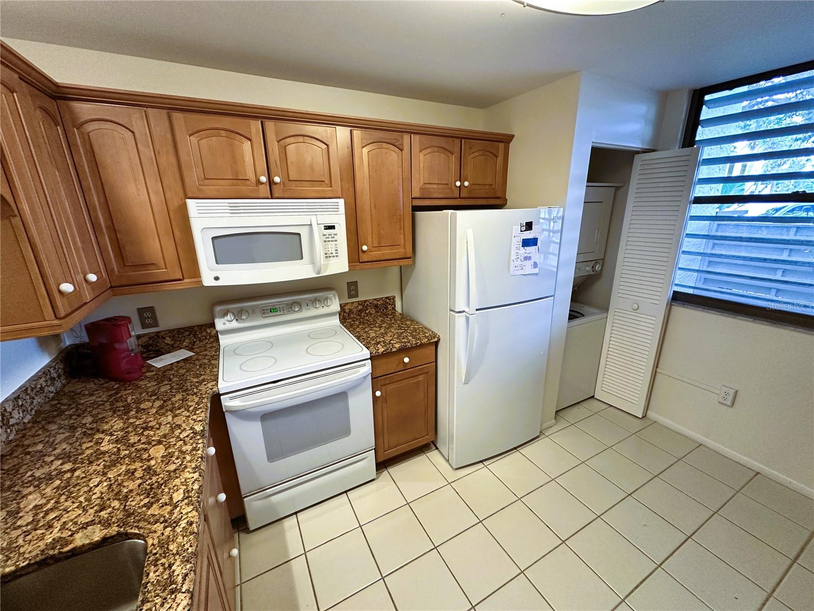 645 WOODLAWN DR — photo 3