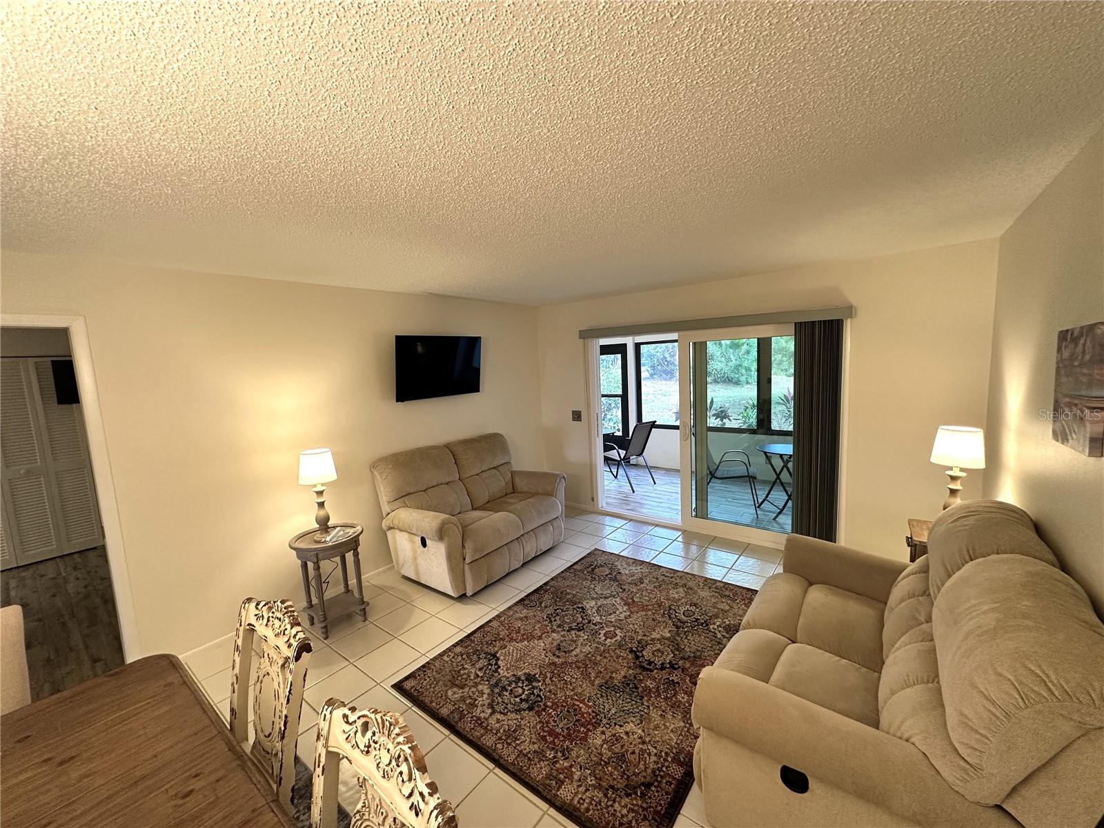 645 WOODLAWN DR — photo 7