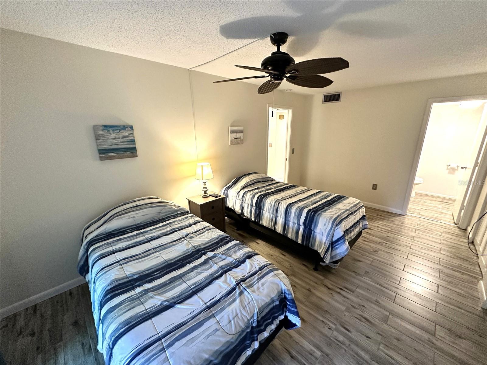 645 WOODLAWN DR — photo 14
