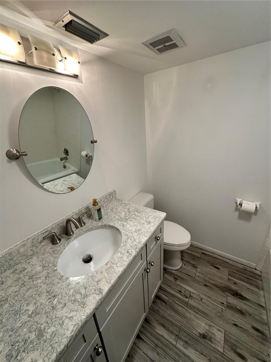 645 WOODLAWN DR — photo 15