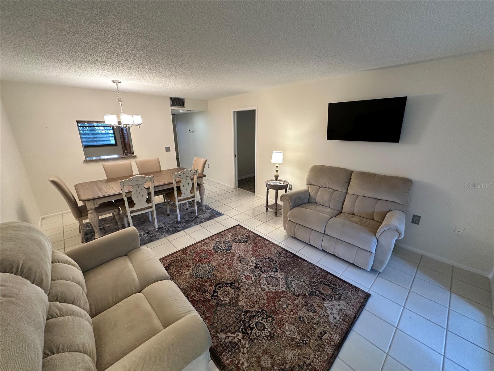 645 WOODLAWN DR — photo 9