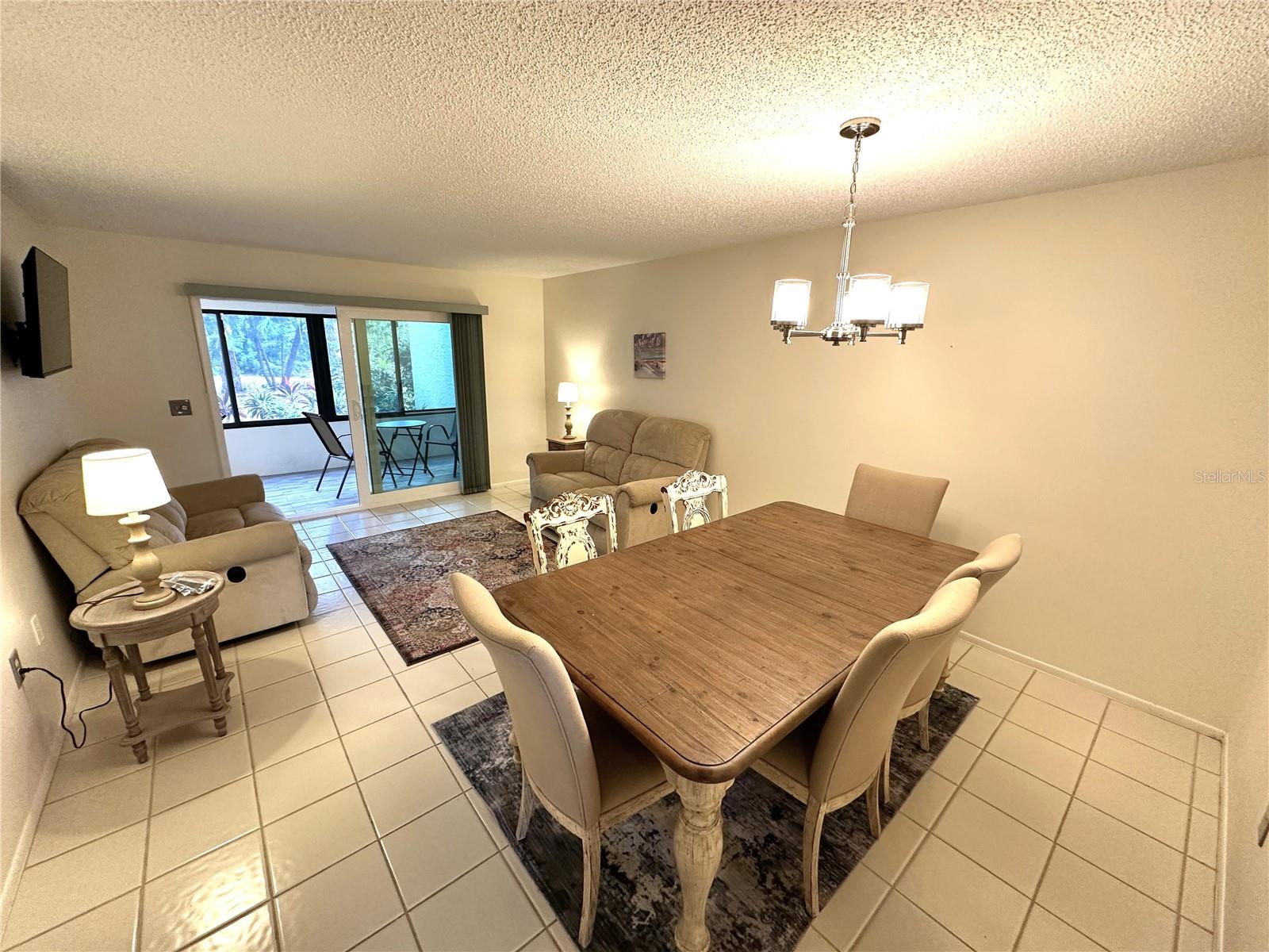 645 WOODLAWN DR — photo 6