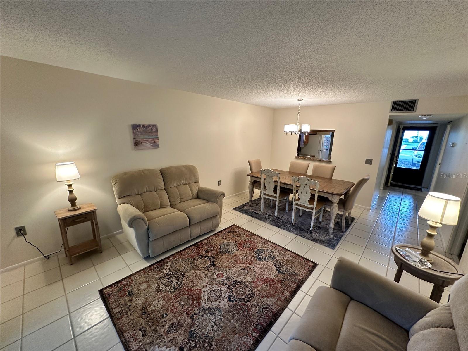 645 WOODLAWN DR — photo 8