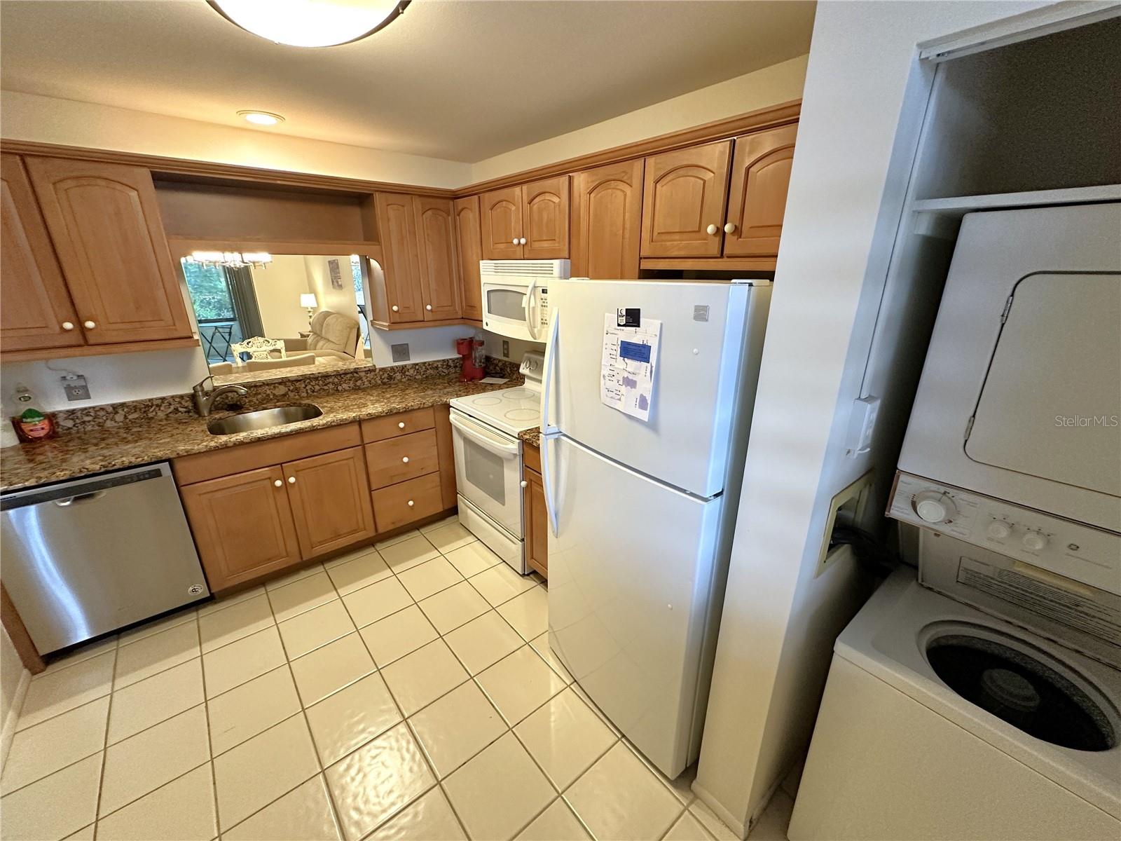 645 WOODLAWN DR — photo 5