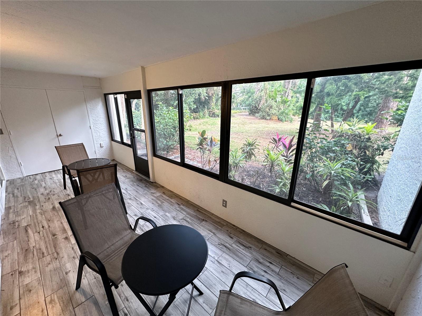 645 WOODLAWN DR — photo 10