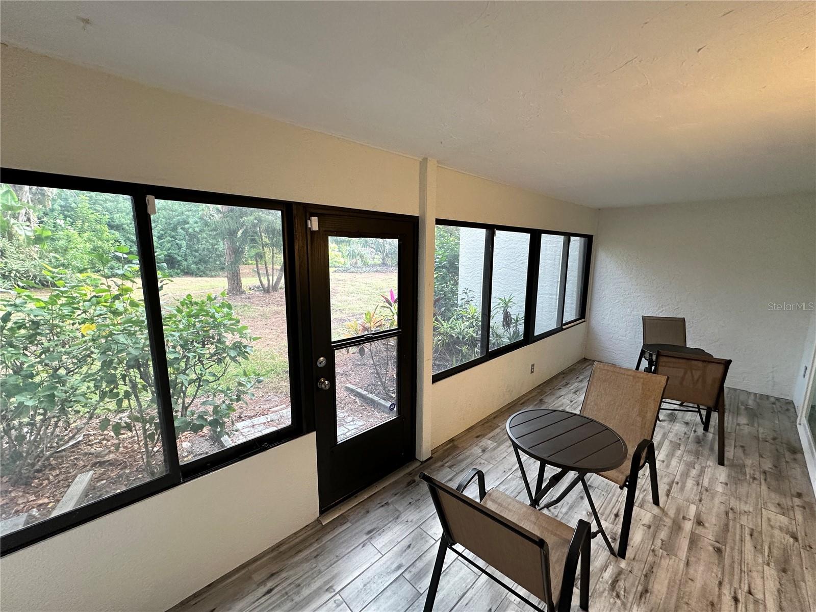 645 WOODLAWN DR — photo 11