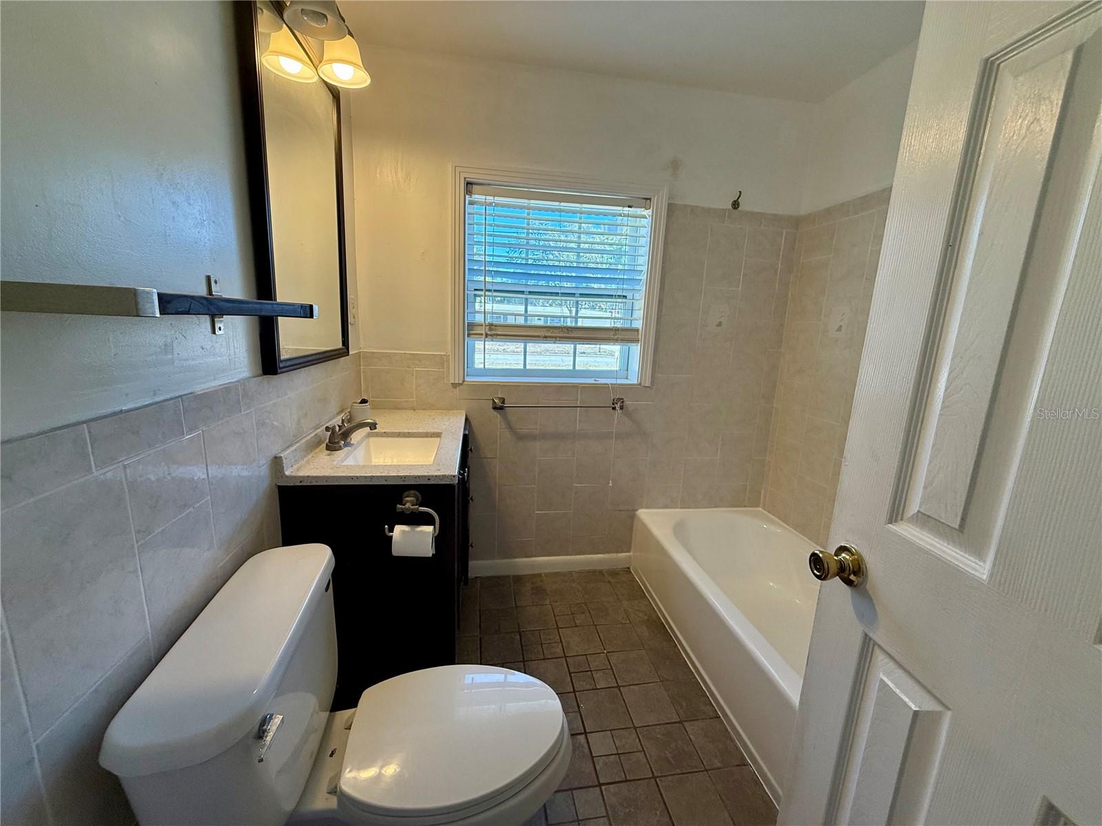 4313 S HUBERT AVE — photo 10