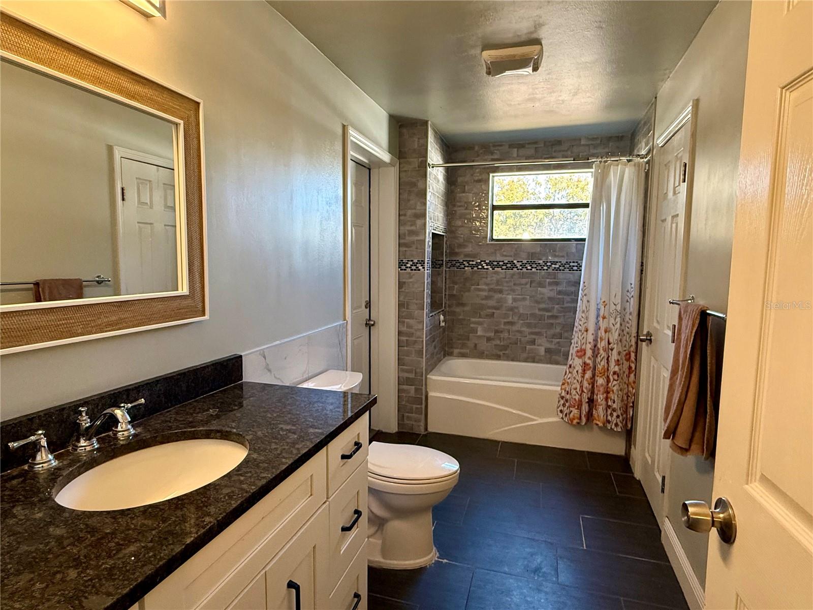 4313 S HUBERT AVE — photo 12