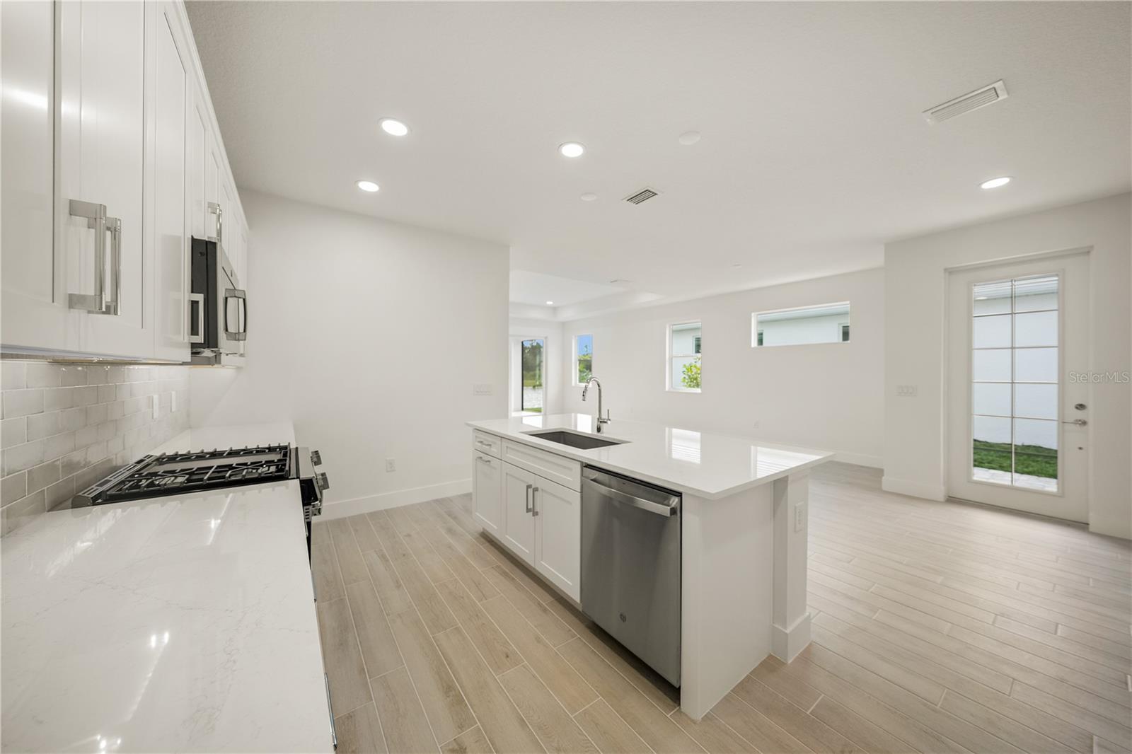 9533 LUNAR DOVE DR — photo 5