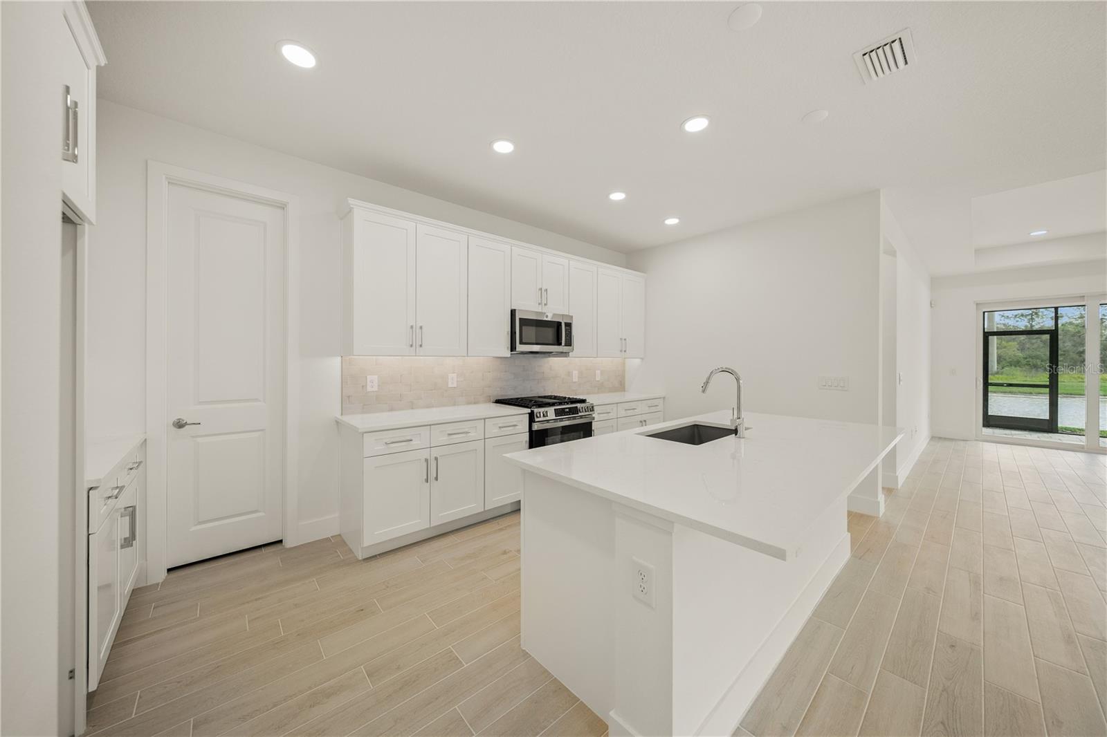9533 LUNAR DOVE DR — photo 6
