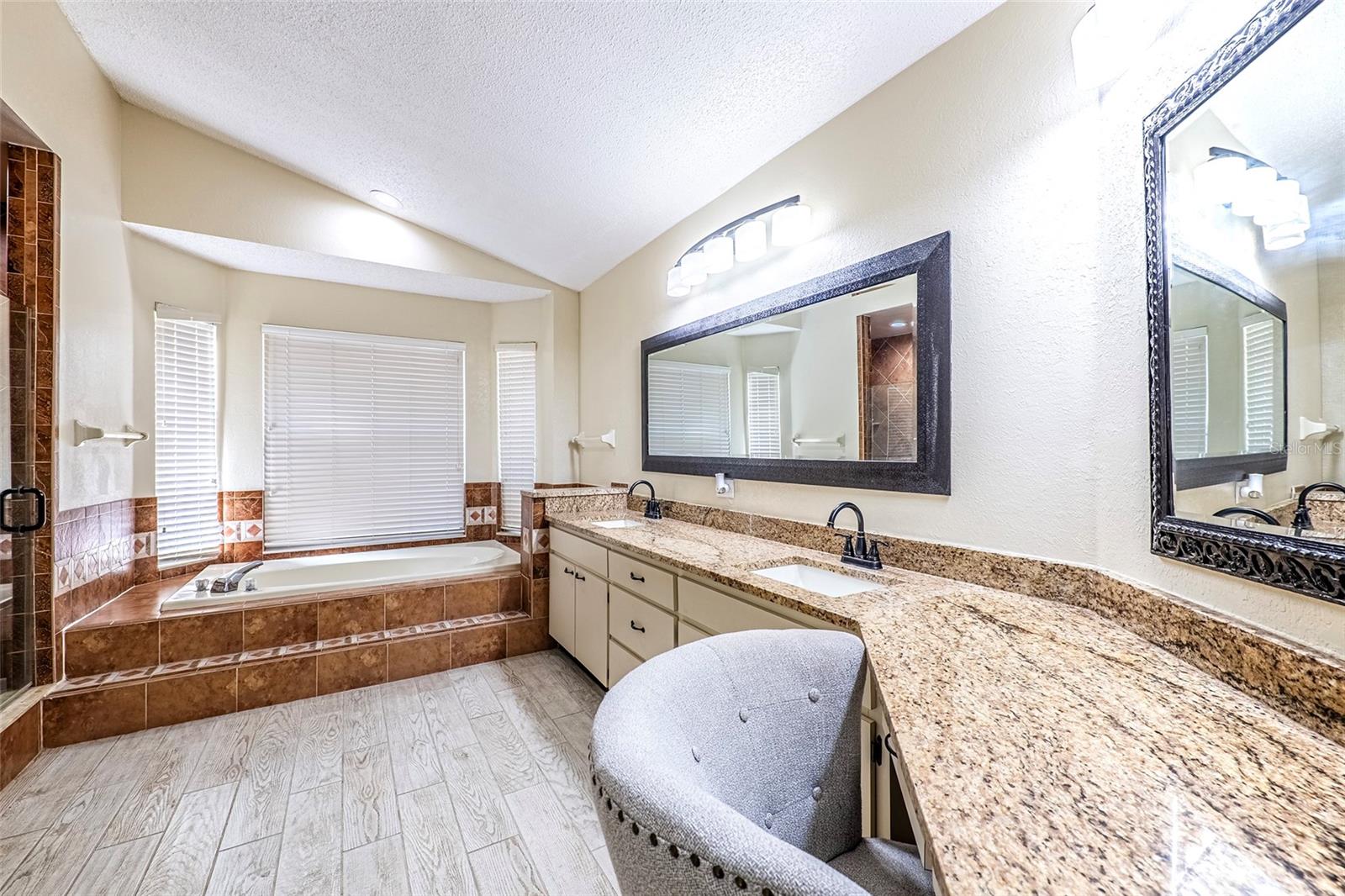 15912 ARMISTEAD LN — photo 28