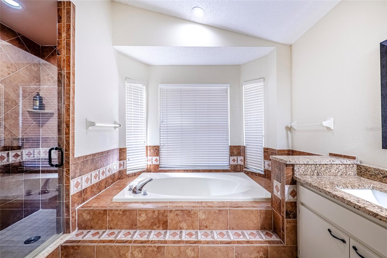 15912 ARMISTEAD LN — photo 27