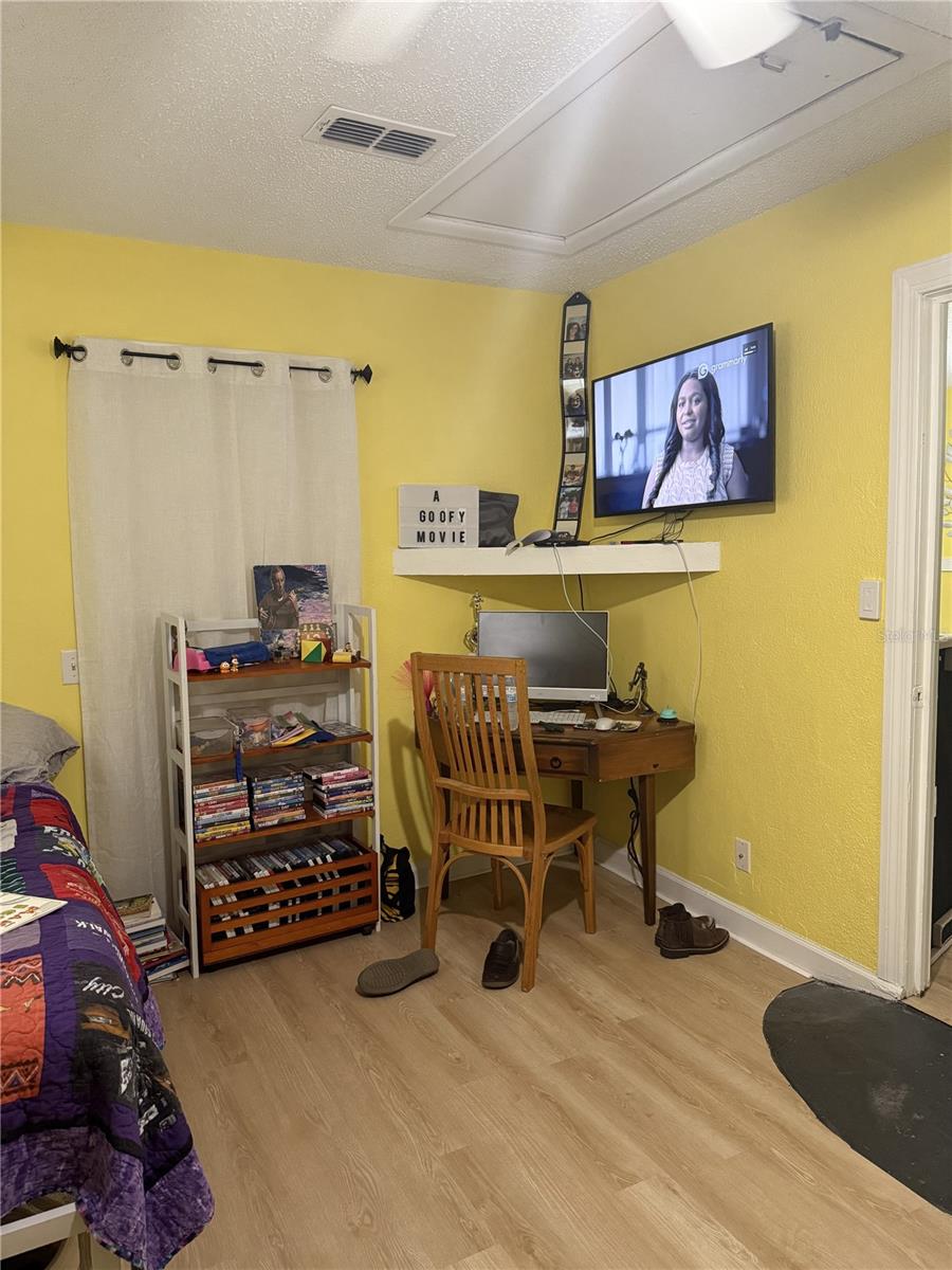 322 REGAL PARK DR — photo 22