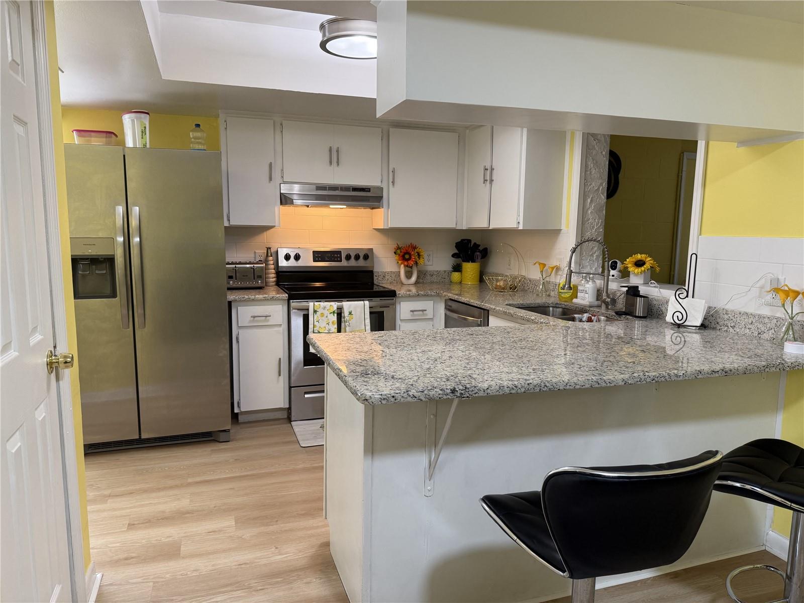 322 REGAL PARK DR — photo 4
