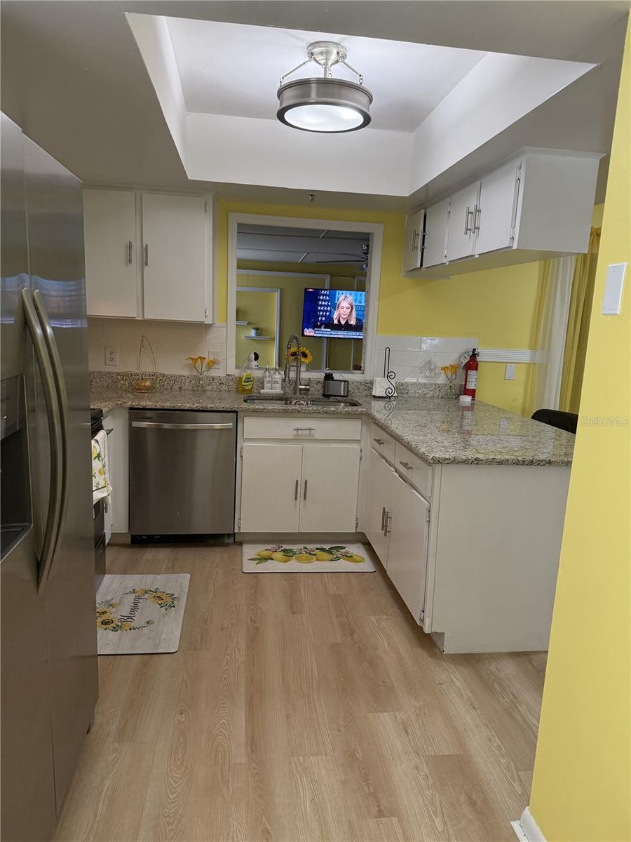 322 REGAL PARK DR — photo 6