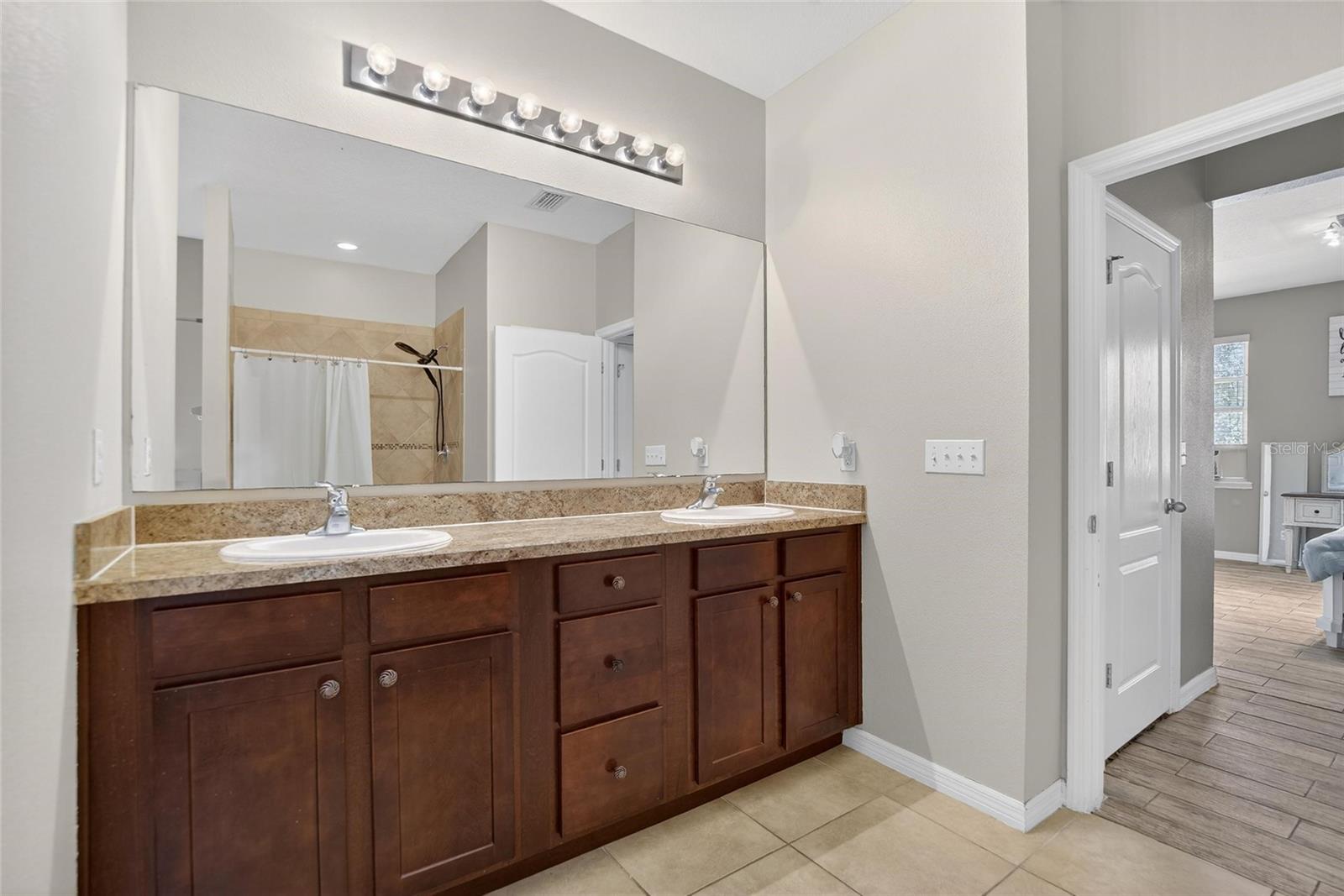 2819 HOLLY BLUFF CT — photo 15