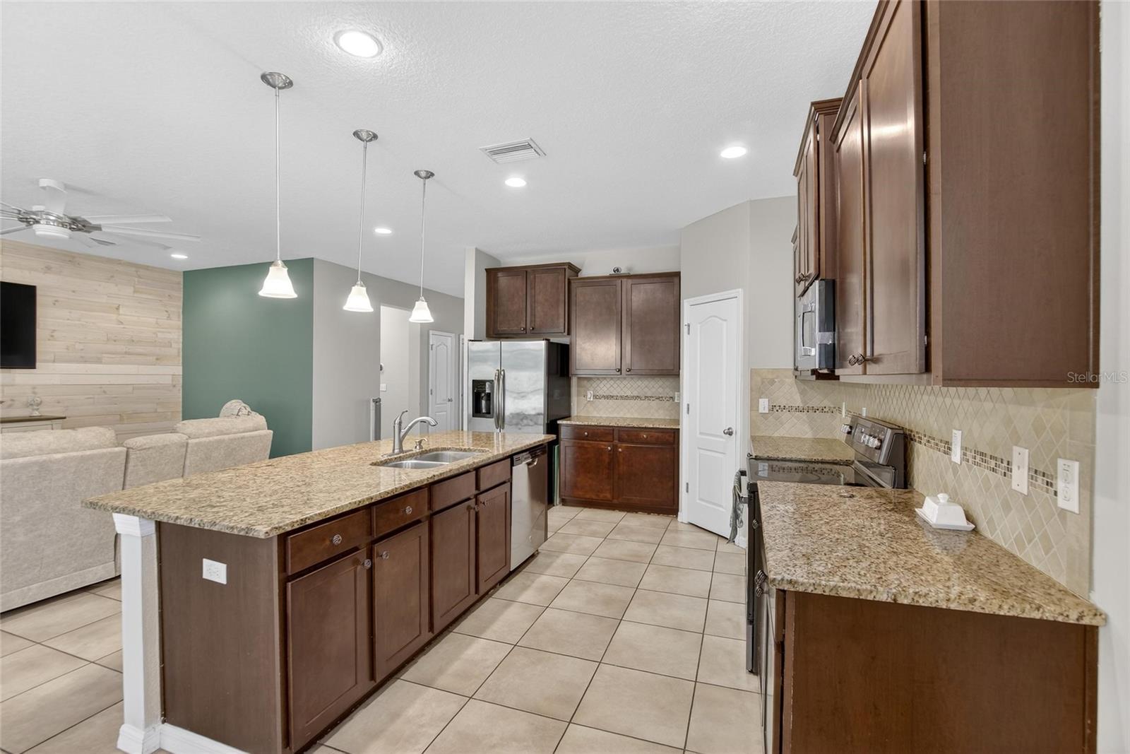 2819 HOLLY BLUFF CT — photo 9