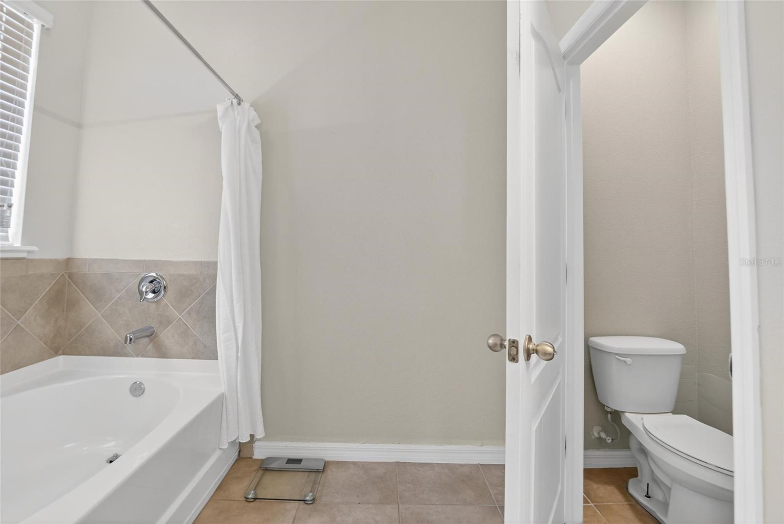 2819 HOLLY BLUFF CT — photo 17