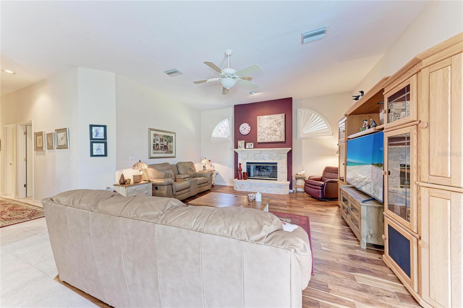 8383 CYPRESS HOLLOW DR — photo 10