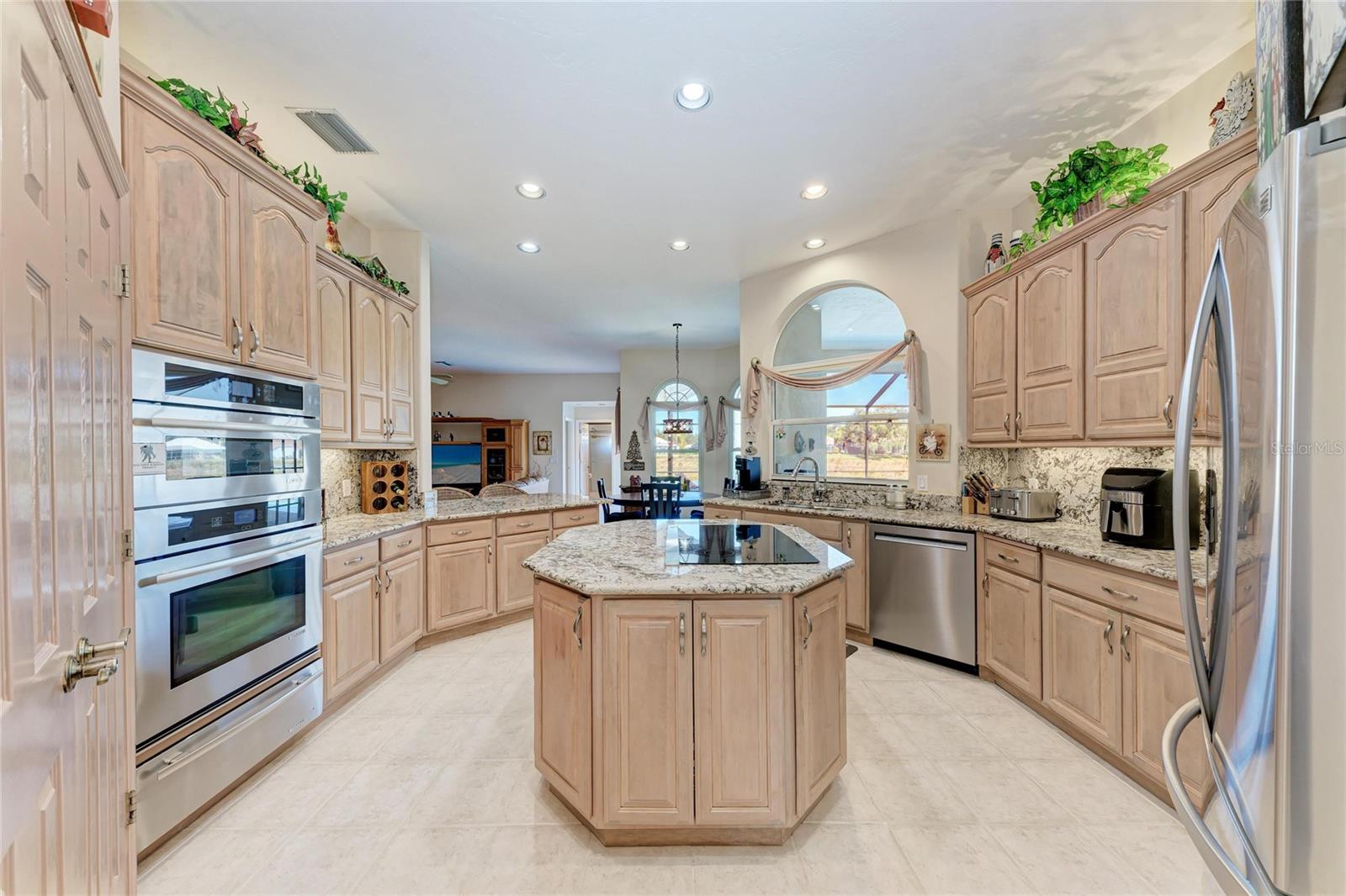 8383 CYPRESS HOLLOW DR — photo 14