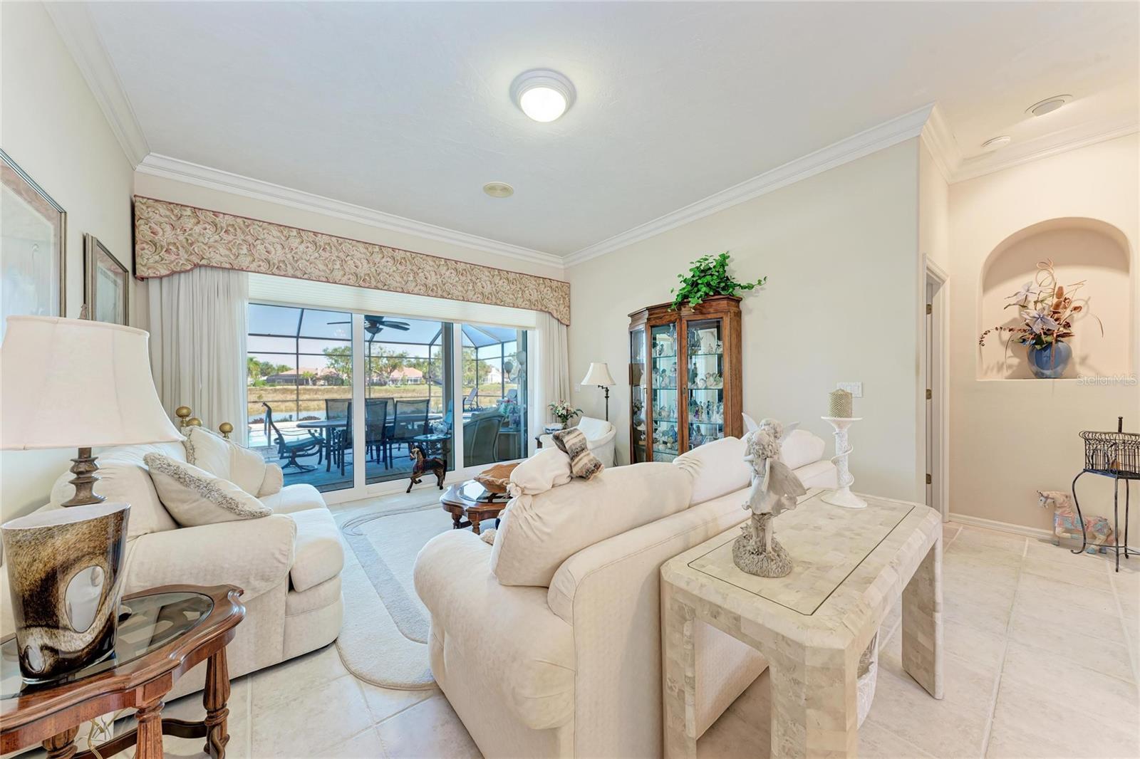 8383 CYPRESS HOLLOW DR — photo 12