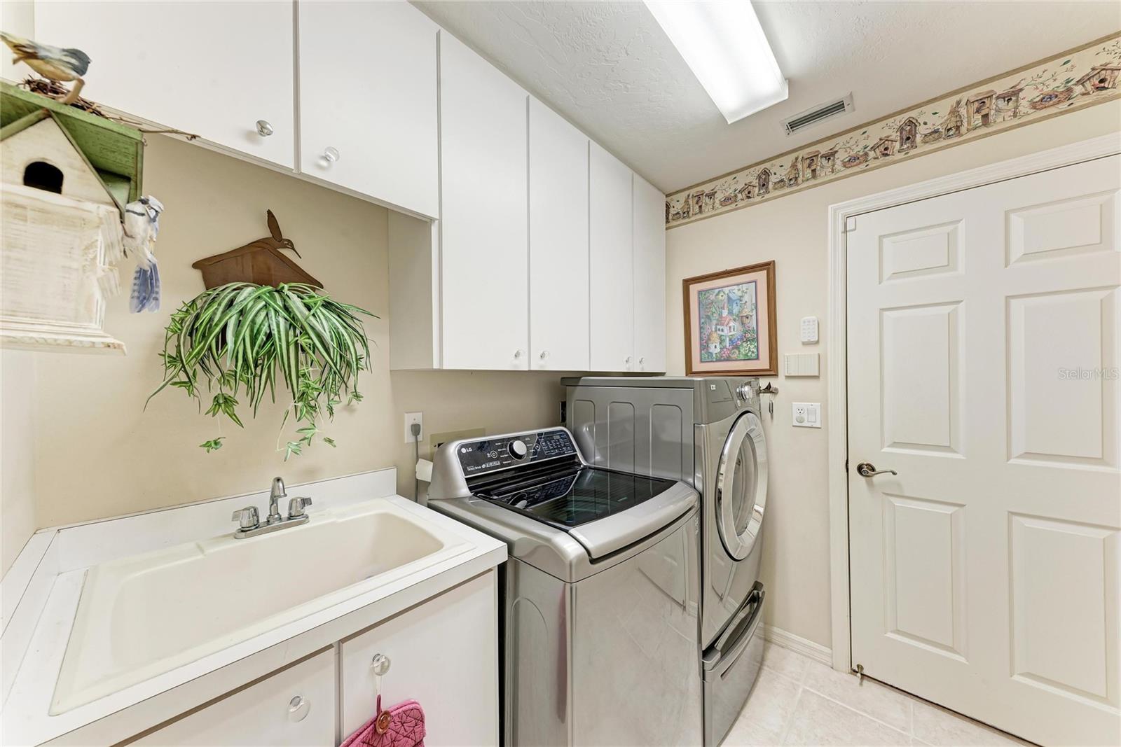 8383 CYPRESS HOLLOW DR — photo 44