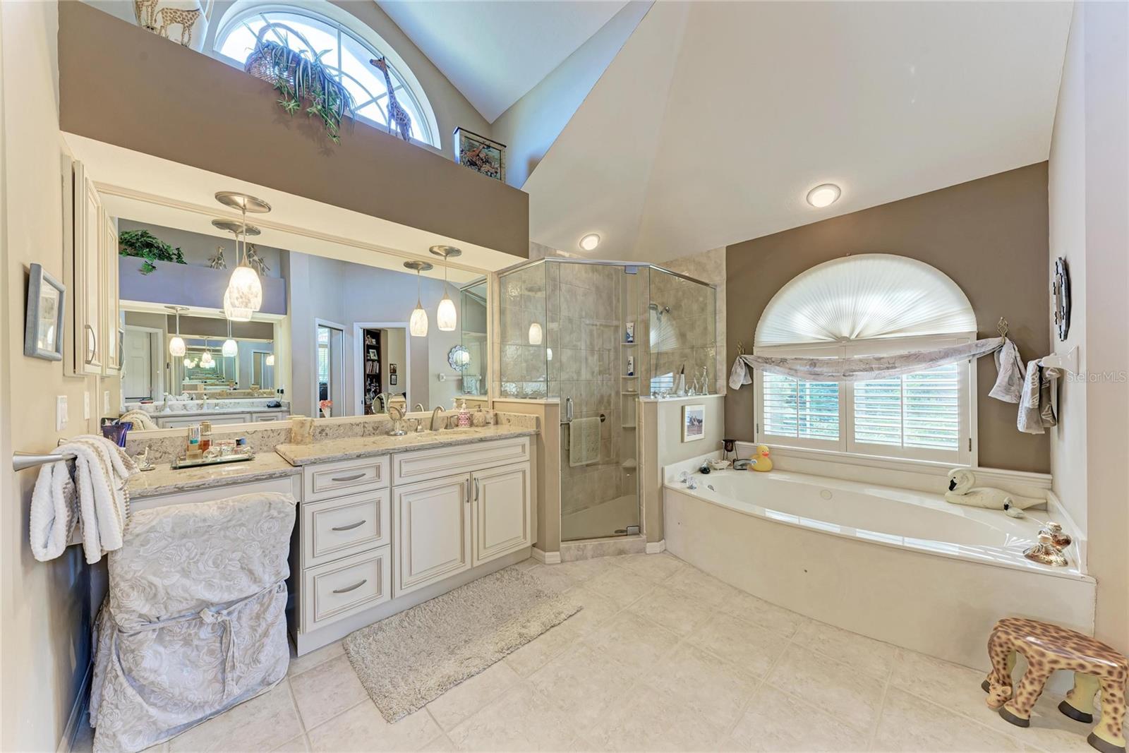 8383 CYPRESS HOLLOW DR — photo 30