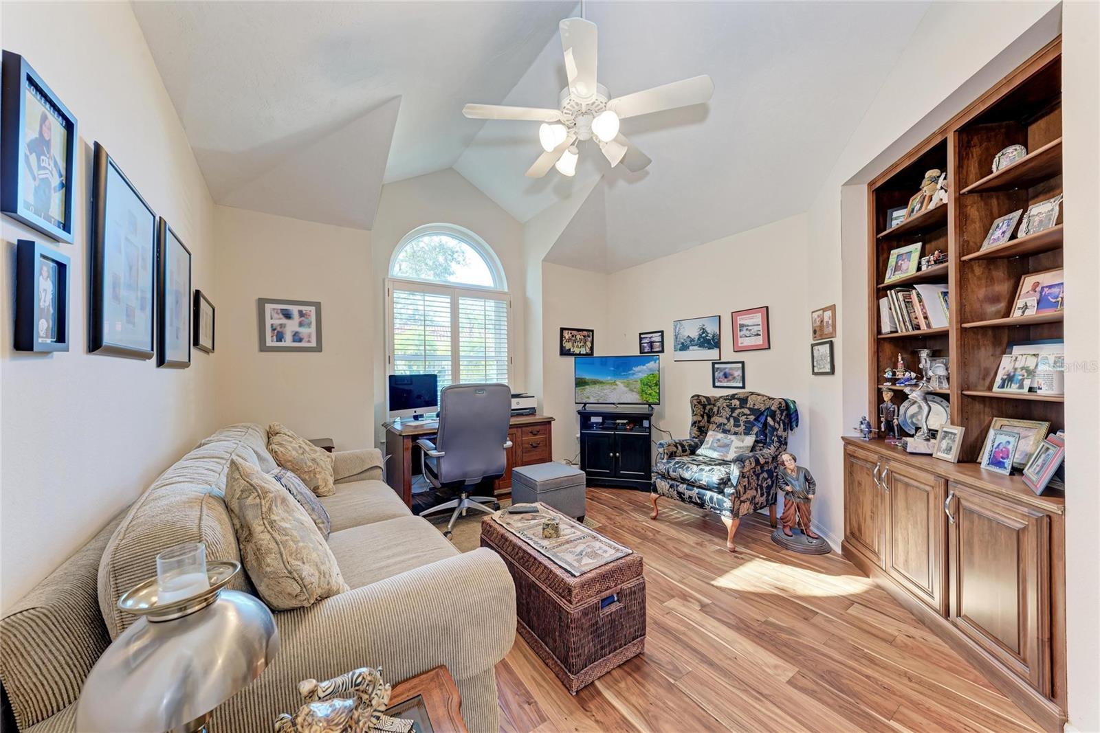 8383 CYPRESS HOLLOW DR — photo 32
