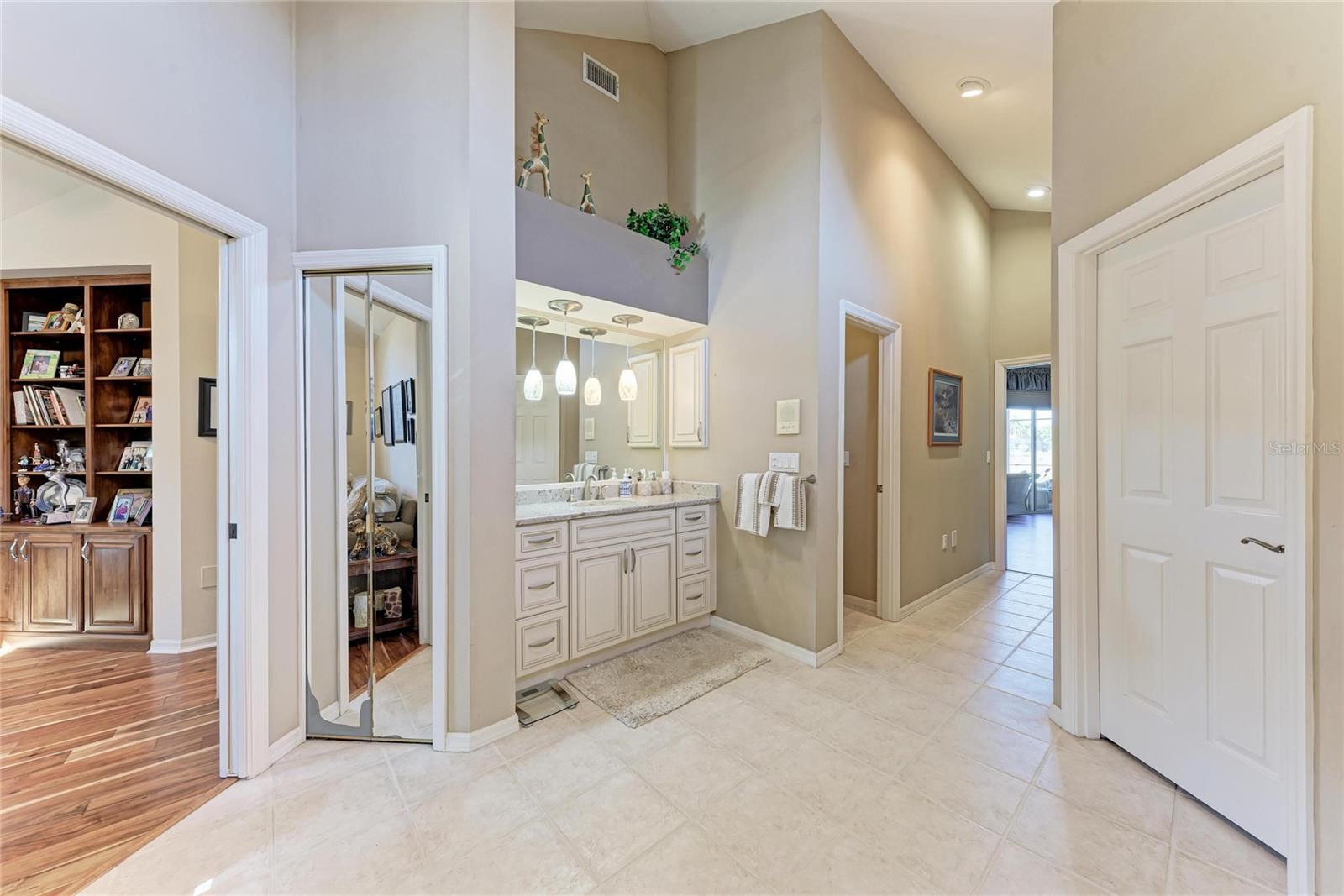 8383 CYPRESS HOLLOW DR — photo 31