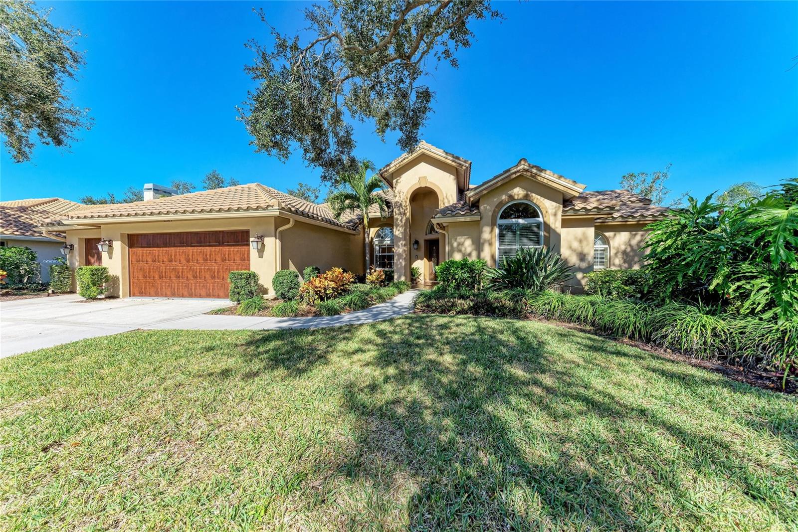 8383 CYPRESS HOLLOW DR — photo 3