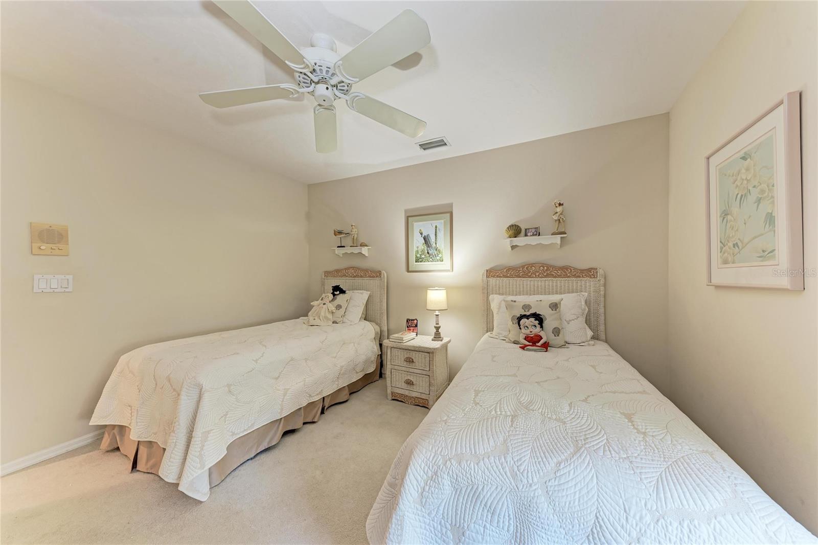 8383 CYPRESS HOLLOW DR — photo 35