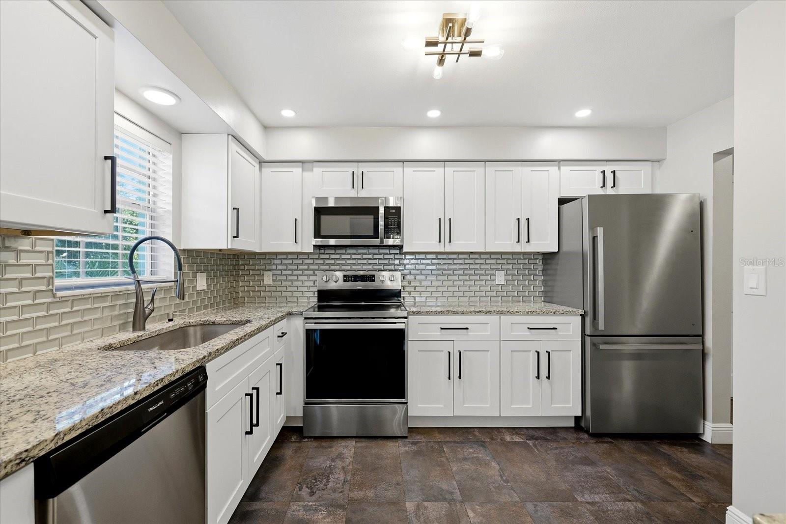 1706 BELLEAIR FOREST DR #128 — photo 3
