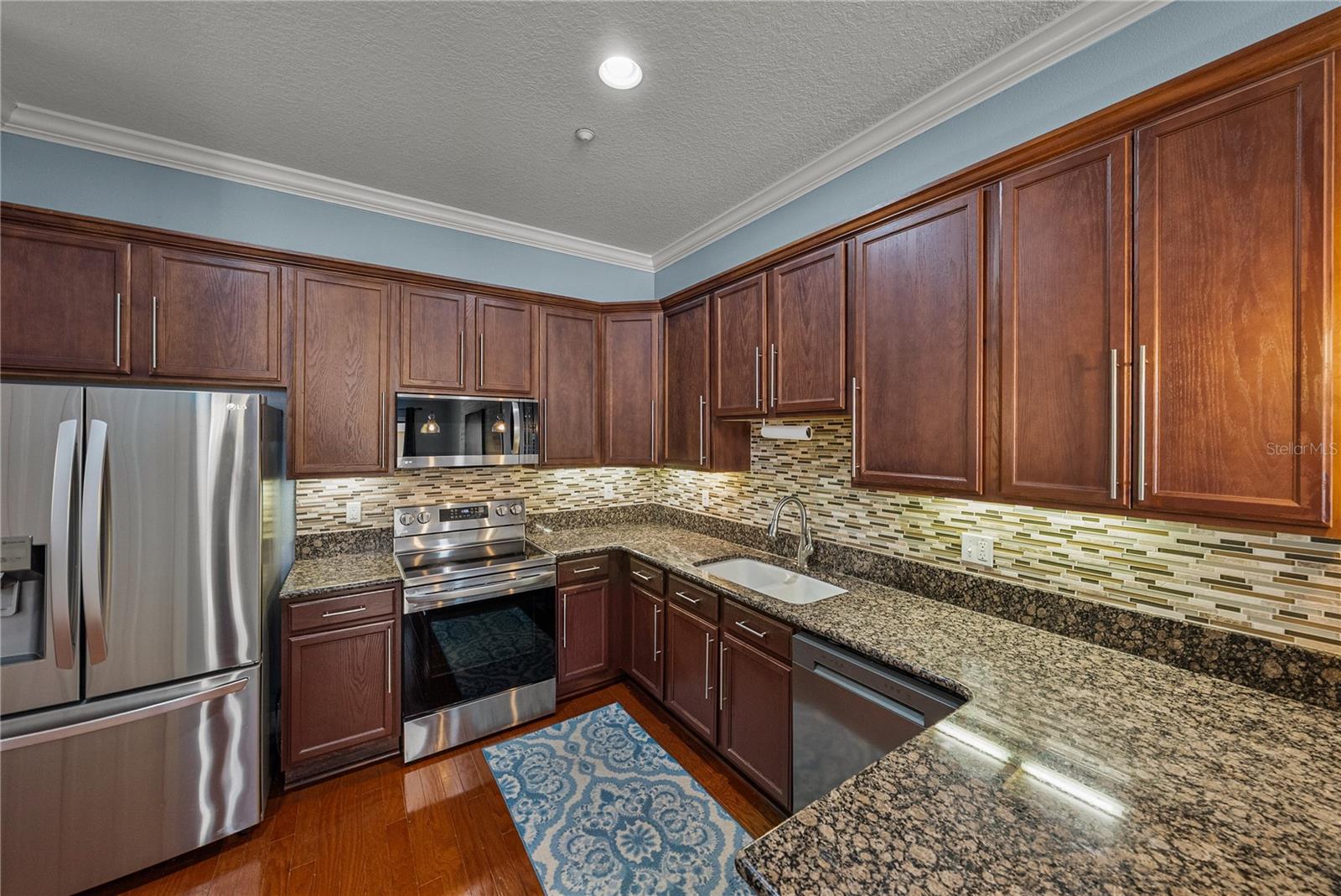 6411 MAYRA SHORES LN — photo 18