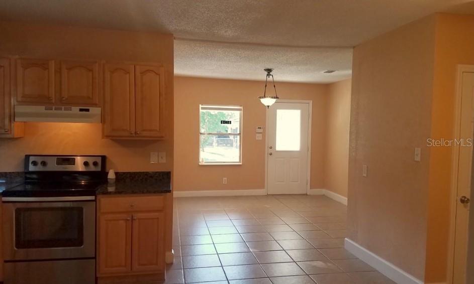 2921 W WALNUT ST — photo 4