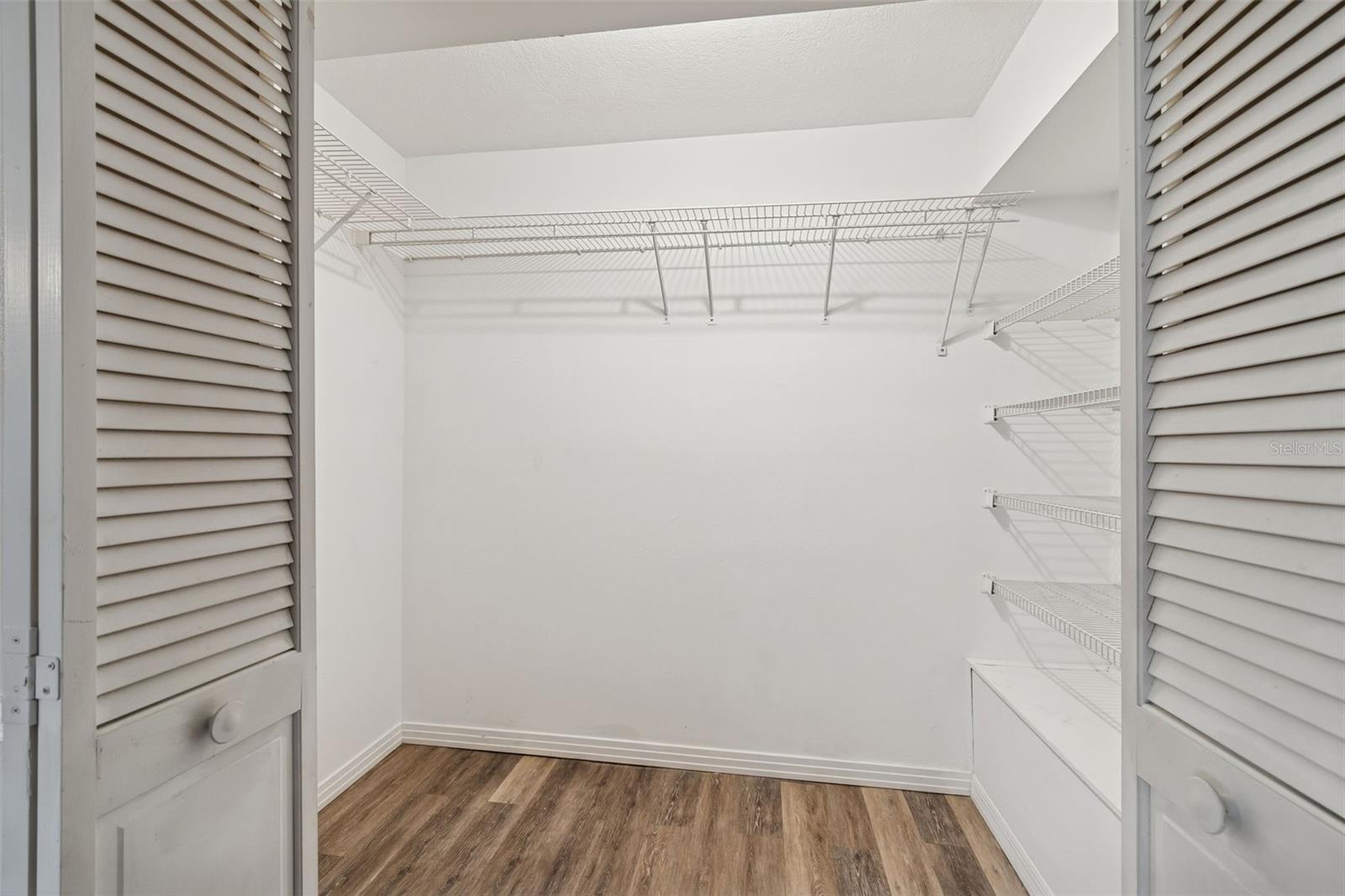 308 BRENTWOOD DR — photo 13