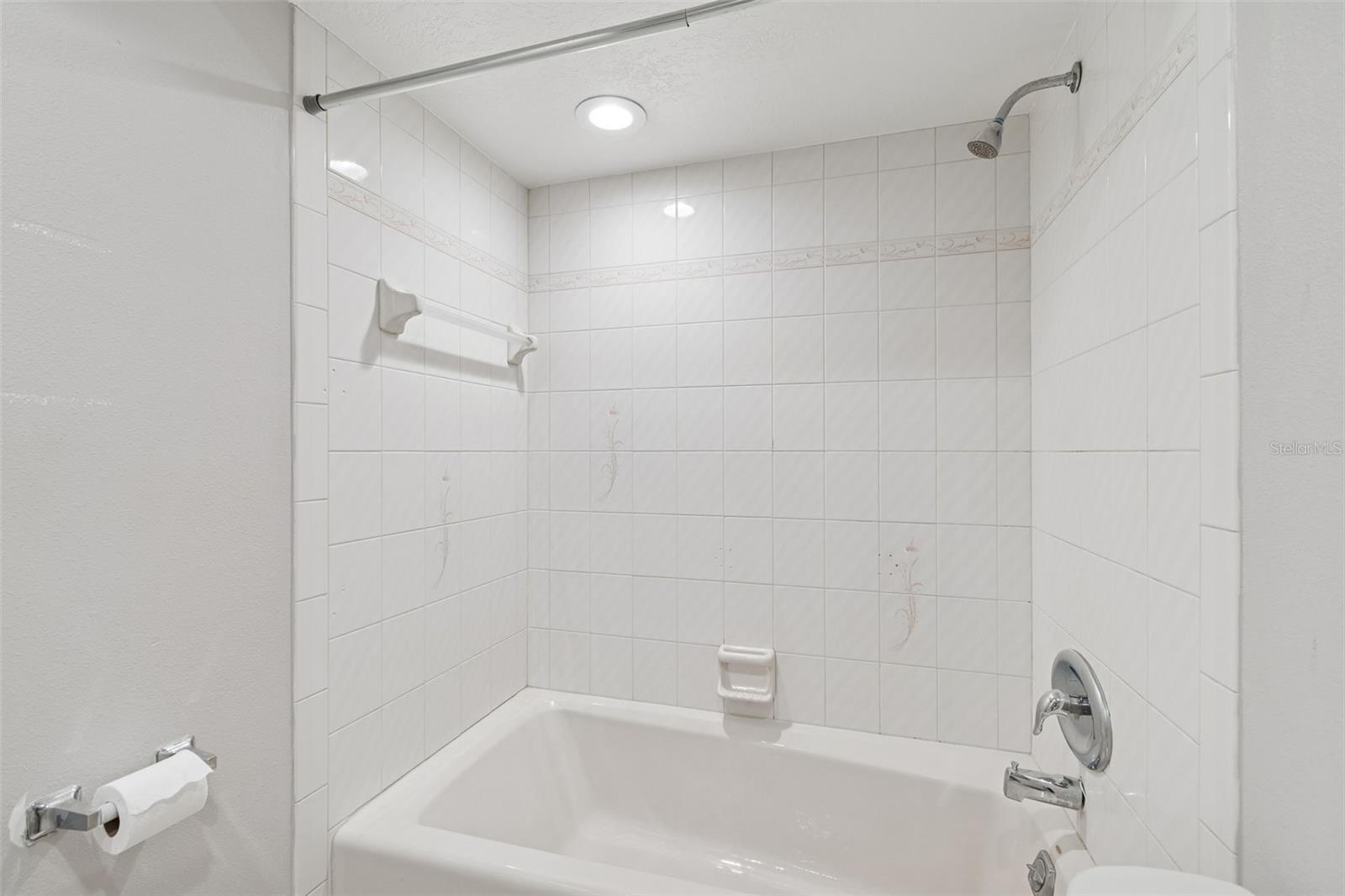 308 BRENTWOOD DR — photo 23