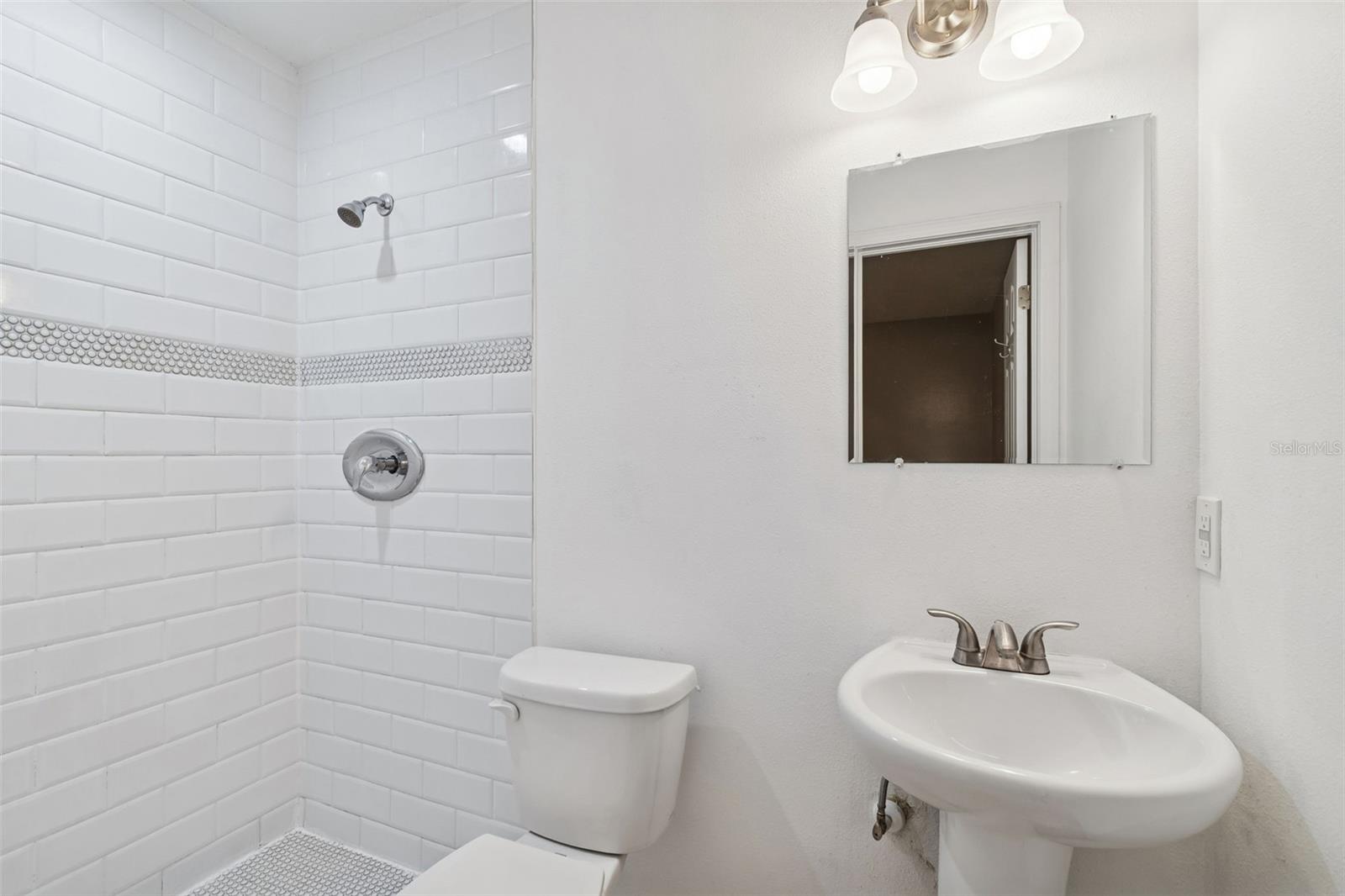 308 BRENTWOOD DR — photo 21