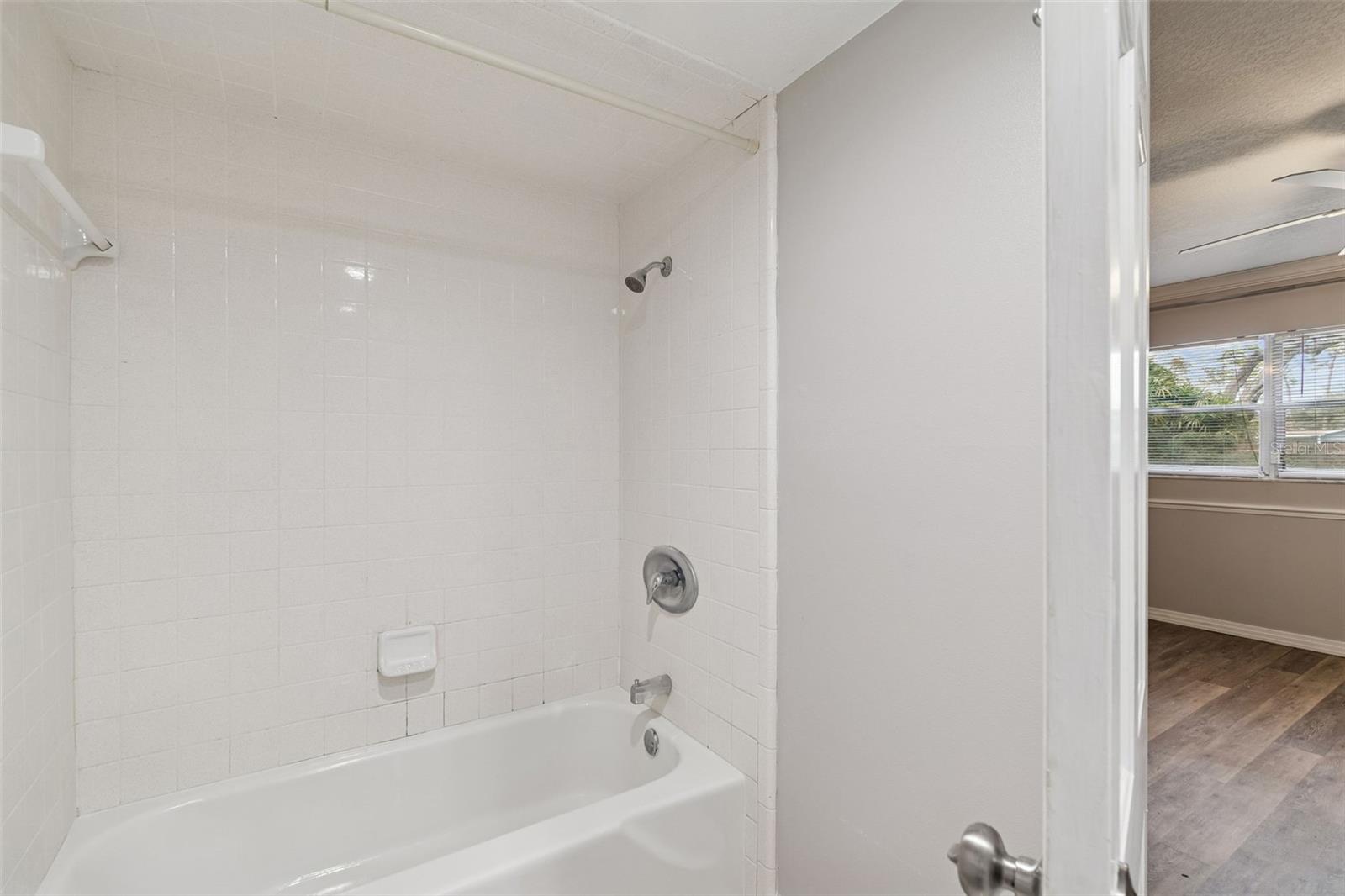 308 BRENTWOOD DR — photo 12