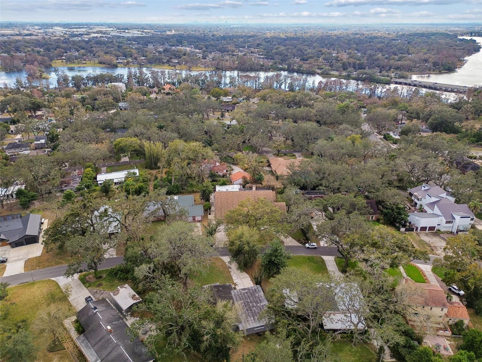 308 BRENTWOOD DR — photo 35