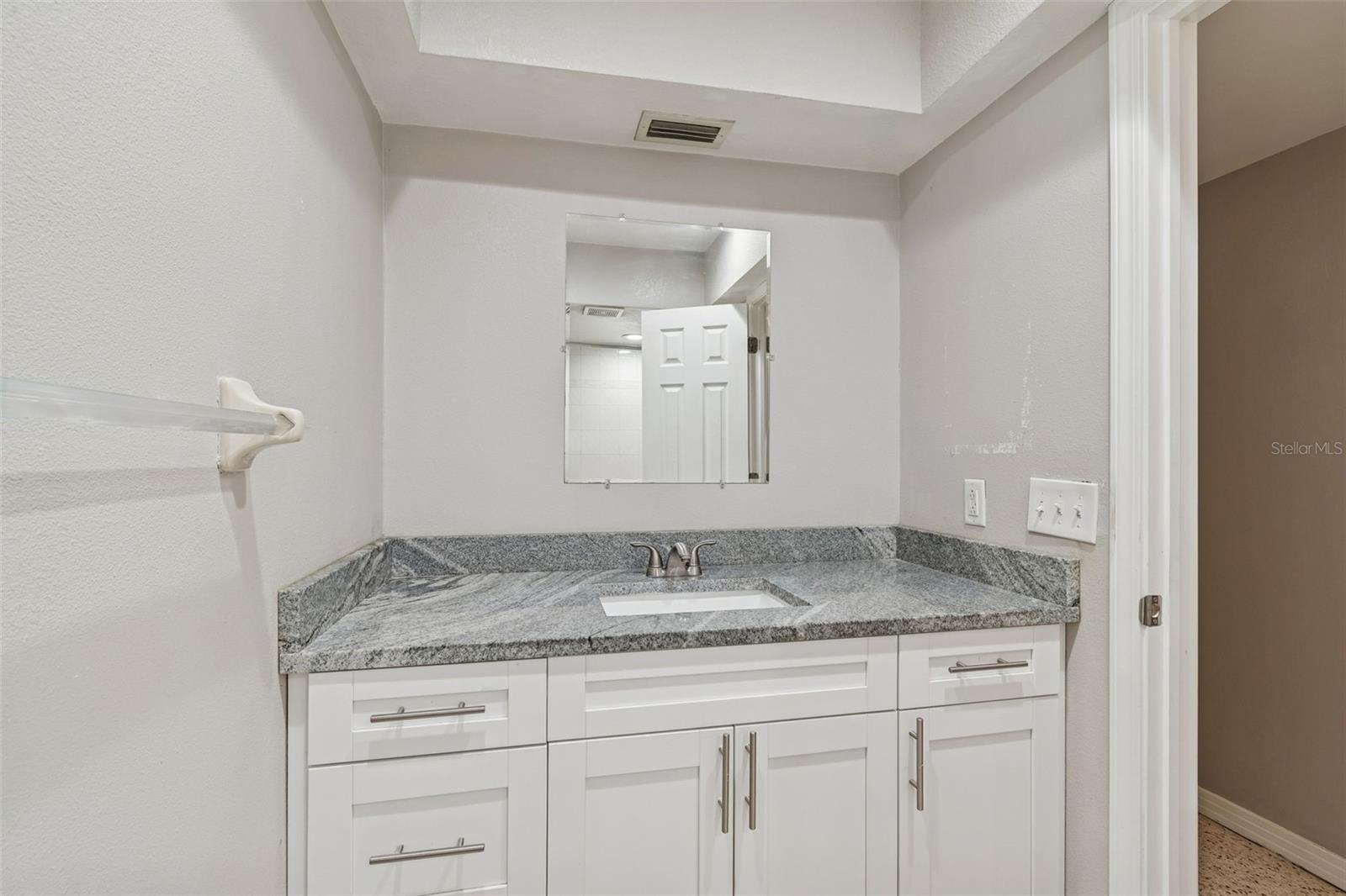 308 BRENTWOOD DR — photo 22